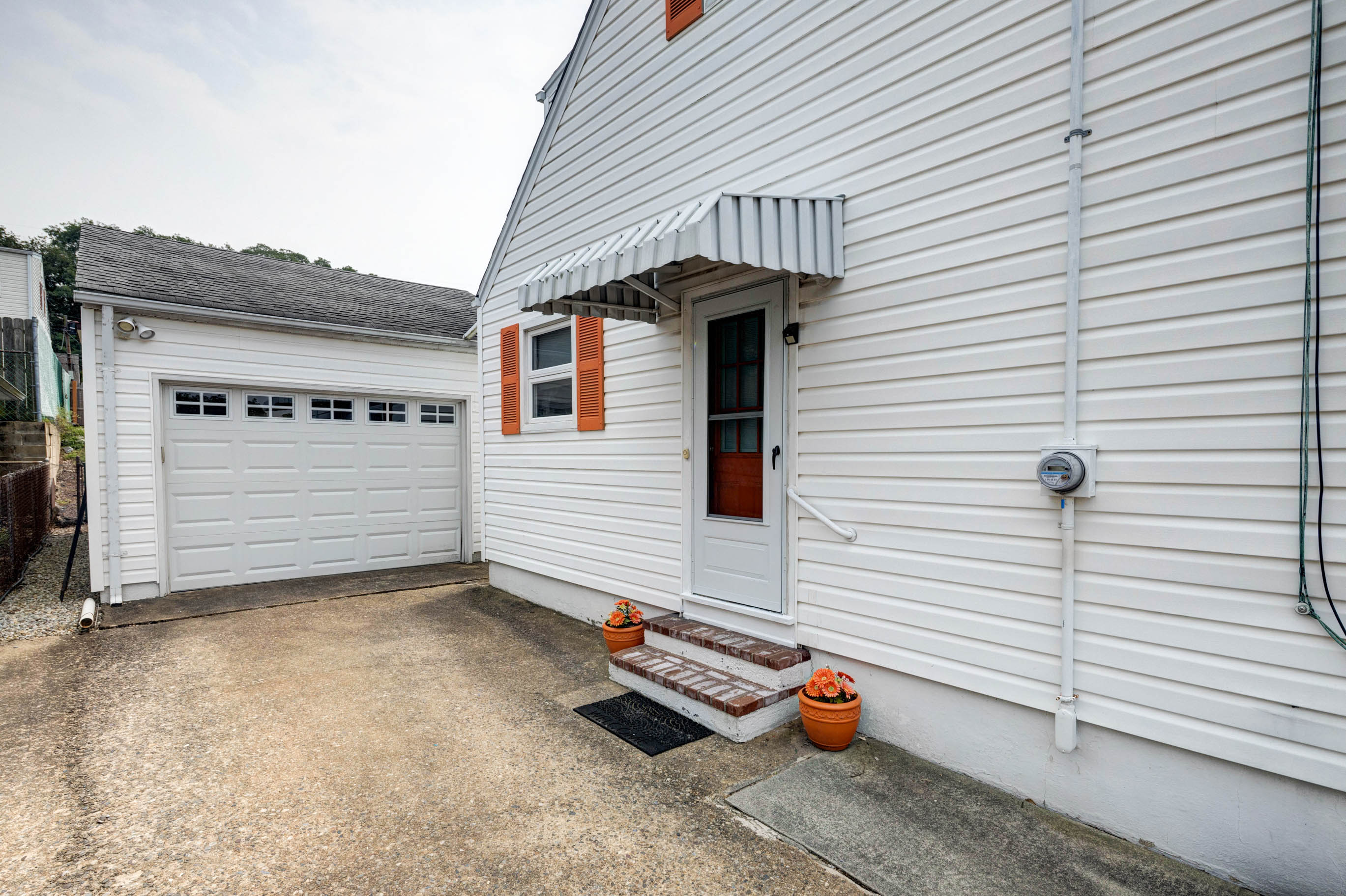 South Amboy, New Jersey, 08879, United States, 4 Bedrooms Bedrooms, ,2 BathroomsBathrooms,Residential,For Sale,1909705