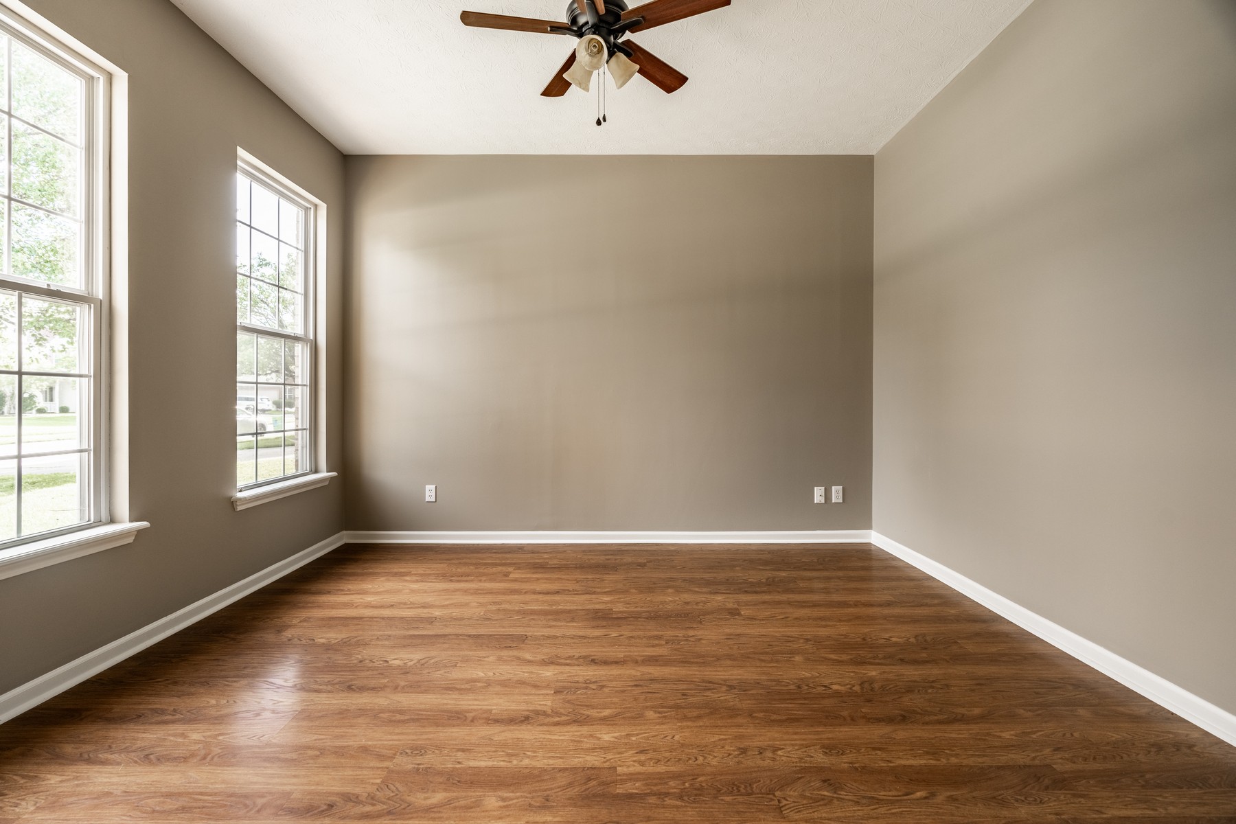  Beautifully Remodeled Geist-Area 4 Bedroom Home - 物件實景