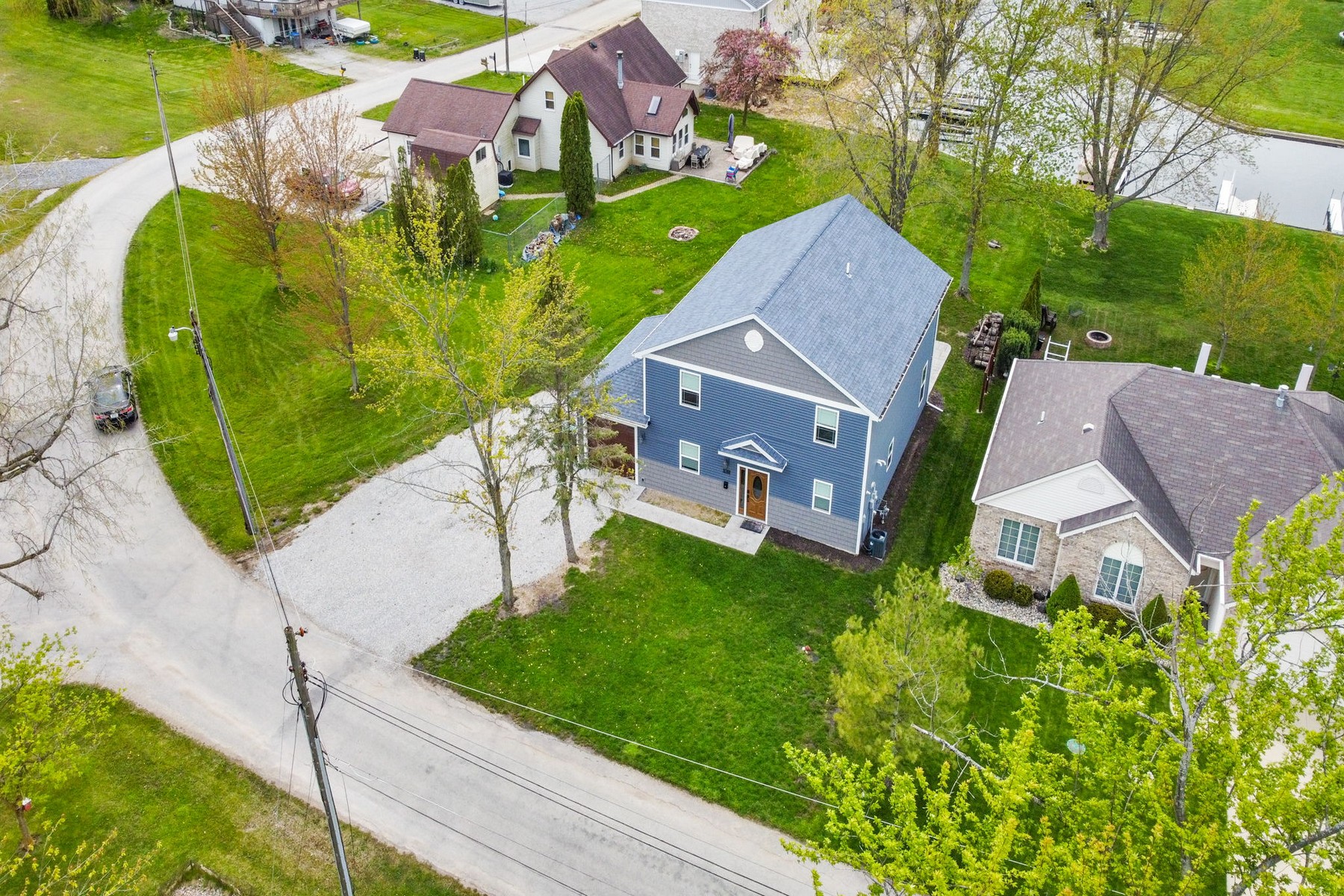  Beautifully Maintained Lake Wawasee Home with Peaceful Water Views - 物件實景
