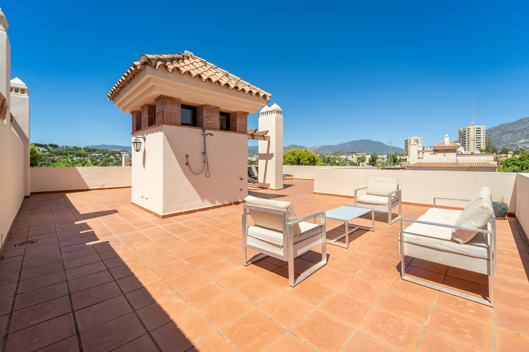  Newly refurbished penthouse with private rooftop terrace in Nueva Andalucía - 物件實景