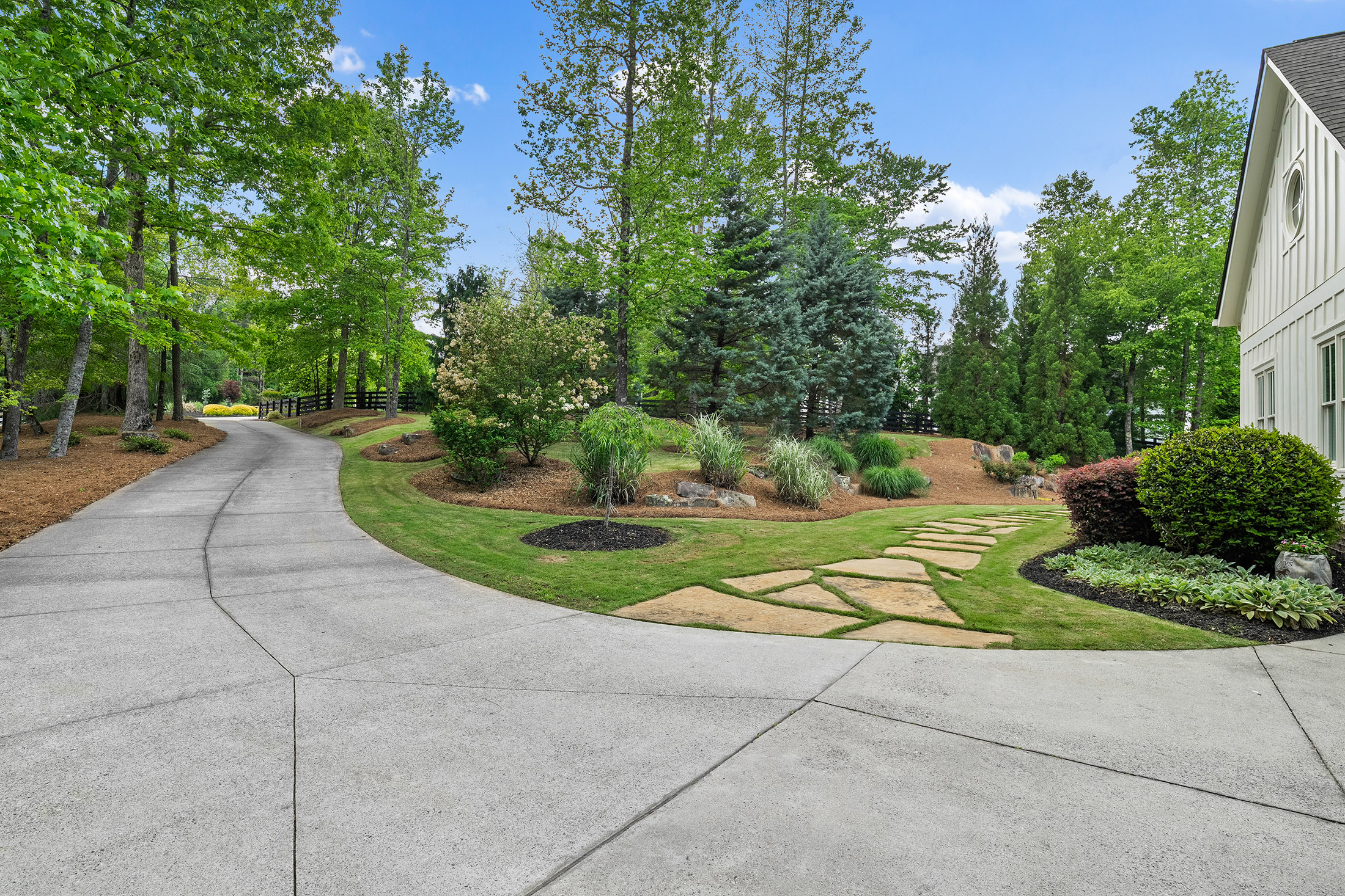  Builder’s Personal Estate on 2.36± Acres—Offering Space, Privacy & Convenience - 物件實景
