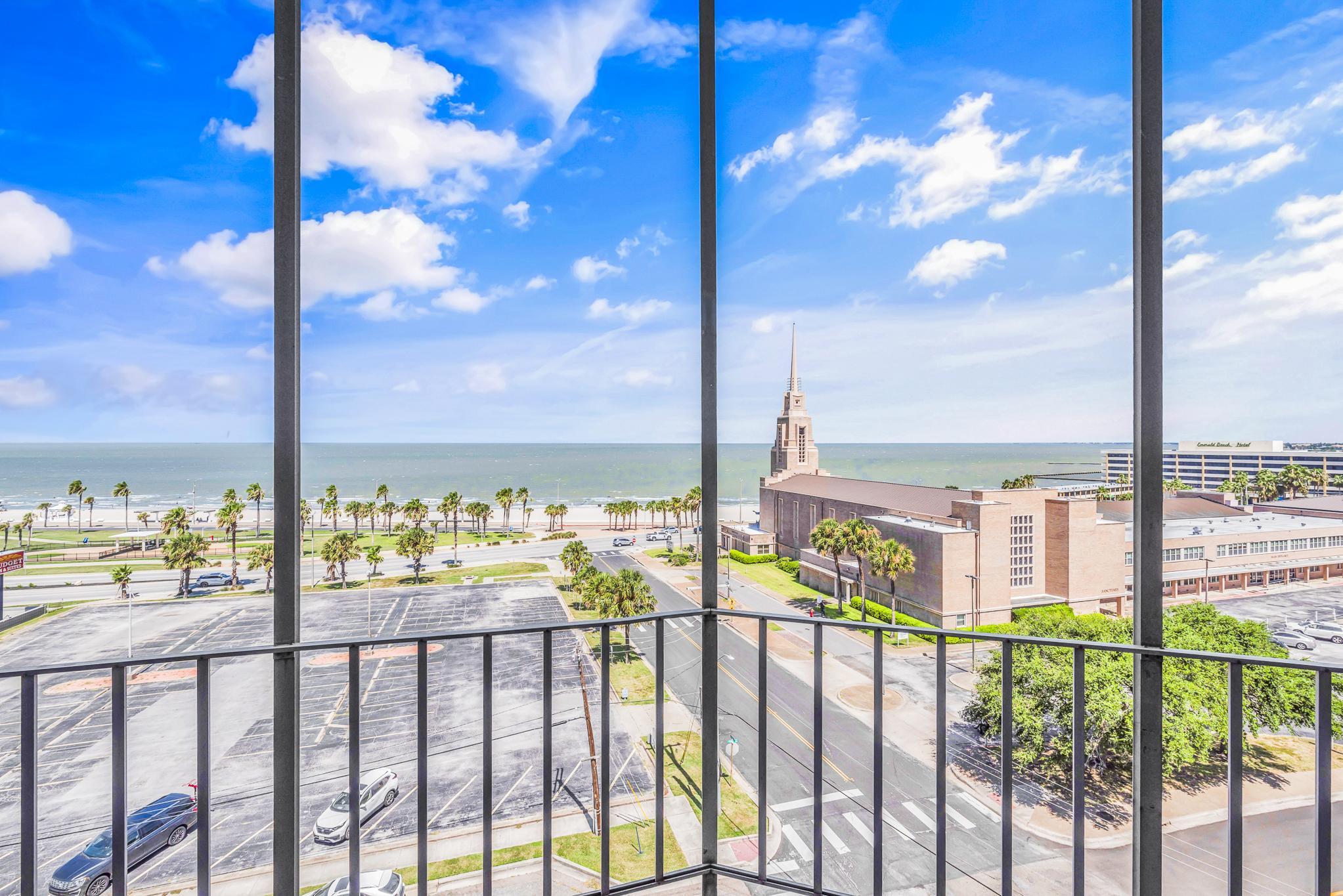 Corpus Christi, Texas, 78401, United States, 3 Bedrooms Bedrooms, ,3 BathroomsBathrooms,Residential,For Sale,1912480