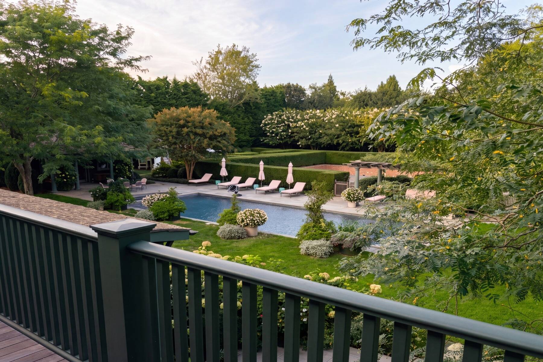  Grand Scale, Quiet Elegance in Wainscott - 物件實景