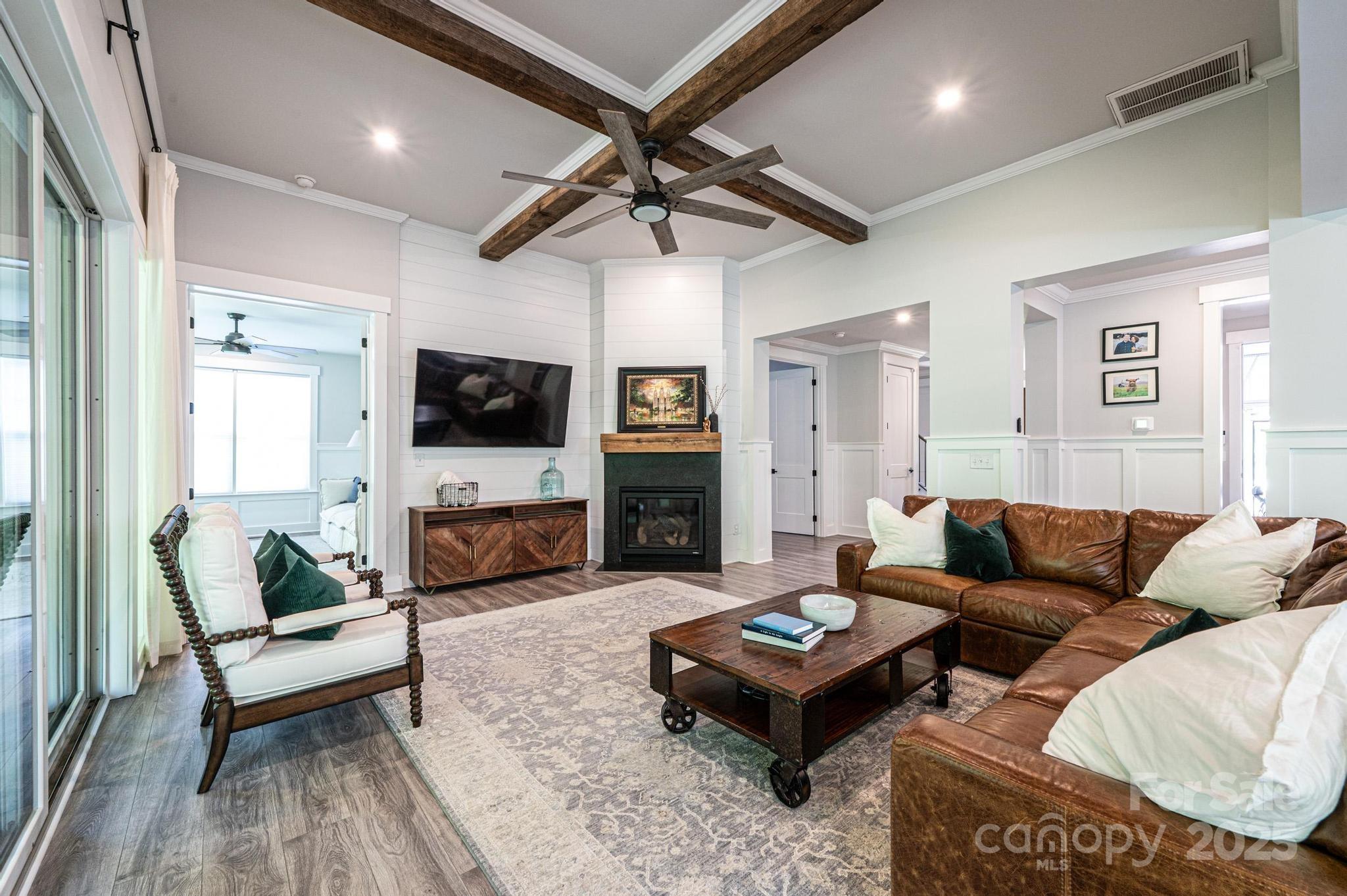 Hickory, North Carolina, 28601, United States, 4 Bedrooms Bedrooms, ,4 BathroomsBathrooms,Residential,For Sale,1850050