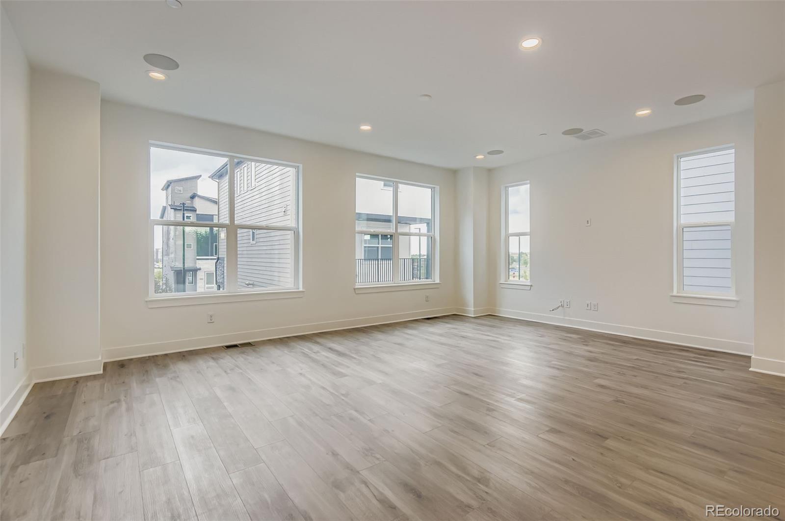 Centennial, Colorado, 80112, United States, ,Residential,For Sale,1898403