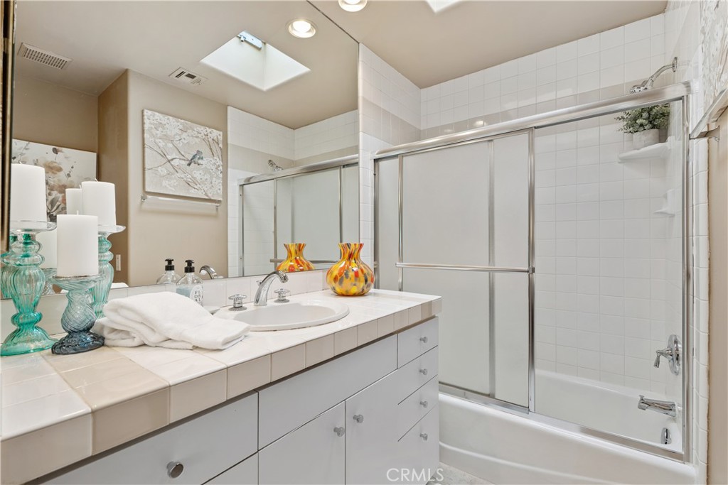 Palm Desert, California, 92260, United States, 2 Bedrooms Bedrooms, ,2 BathroomsBathrooms,Residential,For Sale,1948524