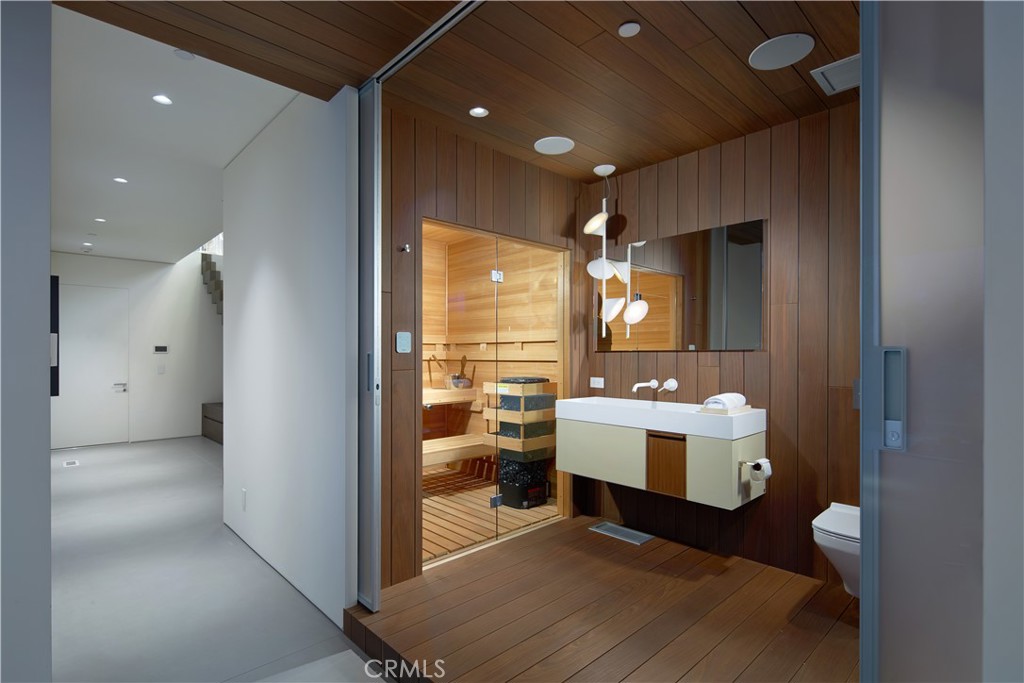 Laguna Beach, California, 92651, United States, 4 Bedrooms Bedrooms, ,6 BathroomsBathrooms,Residential,For Sale,1988252