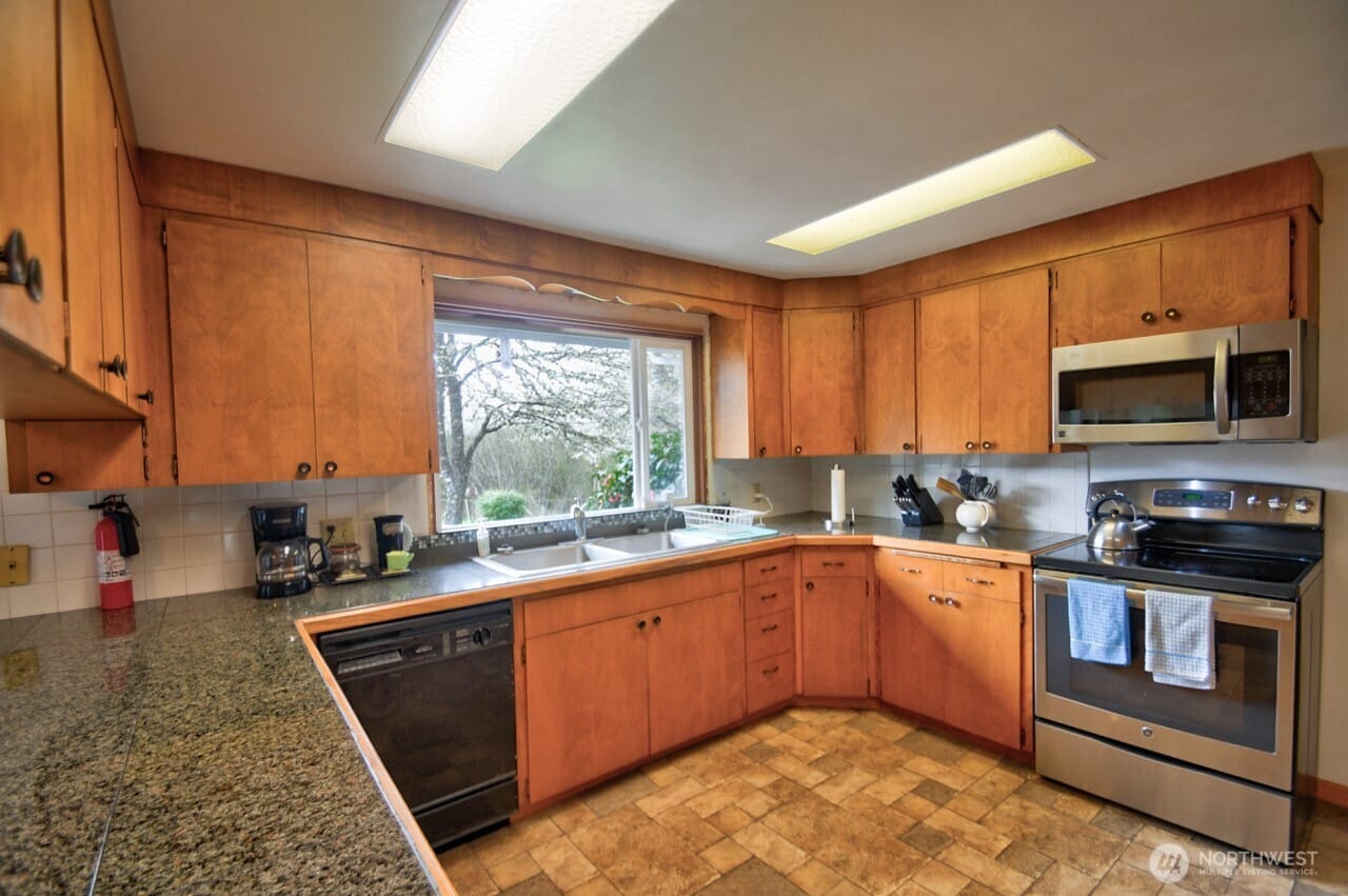 Olympia, Washington, 98512, United States, 4 Bedrooms Bedrooms, ,2 BathroomsBathrooms,Residential,For Sale,1796767