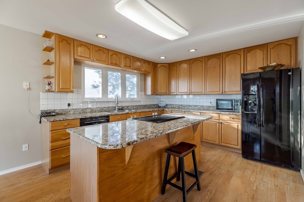 Kerrville, Texas, 78028, United States, 4 Bedrooms Bedrooms, ,4 BathroomsBathrooms,Residential,For Sale,1921517