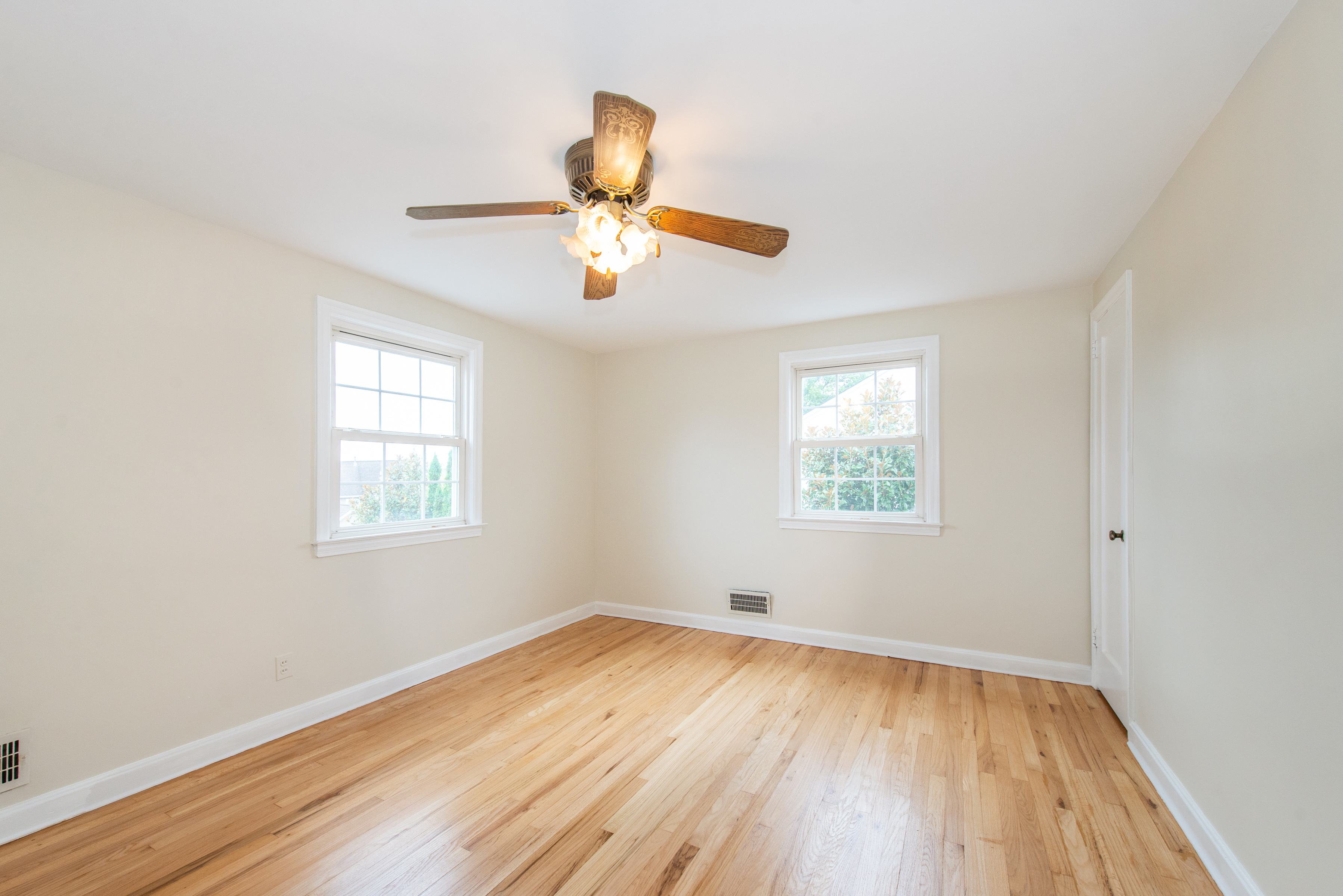 Nutley, New Jersey, 07110, United States, 3 Bedrooms Bedrooms, ,2 BathroomsBathrooms,Residential,For Sale,1977150