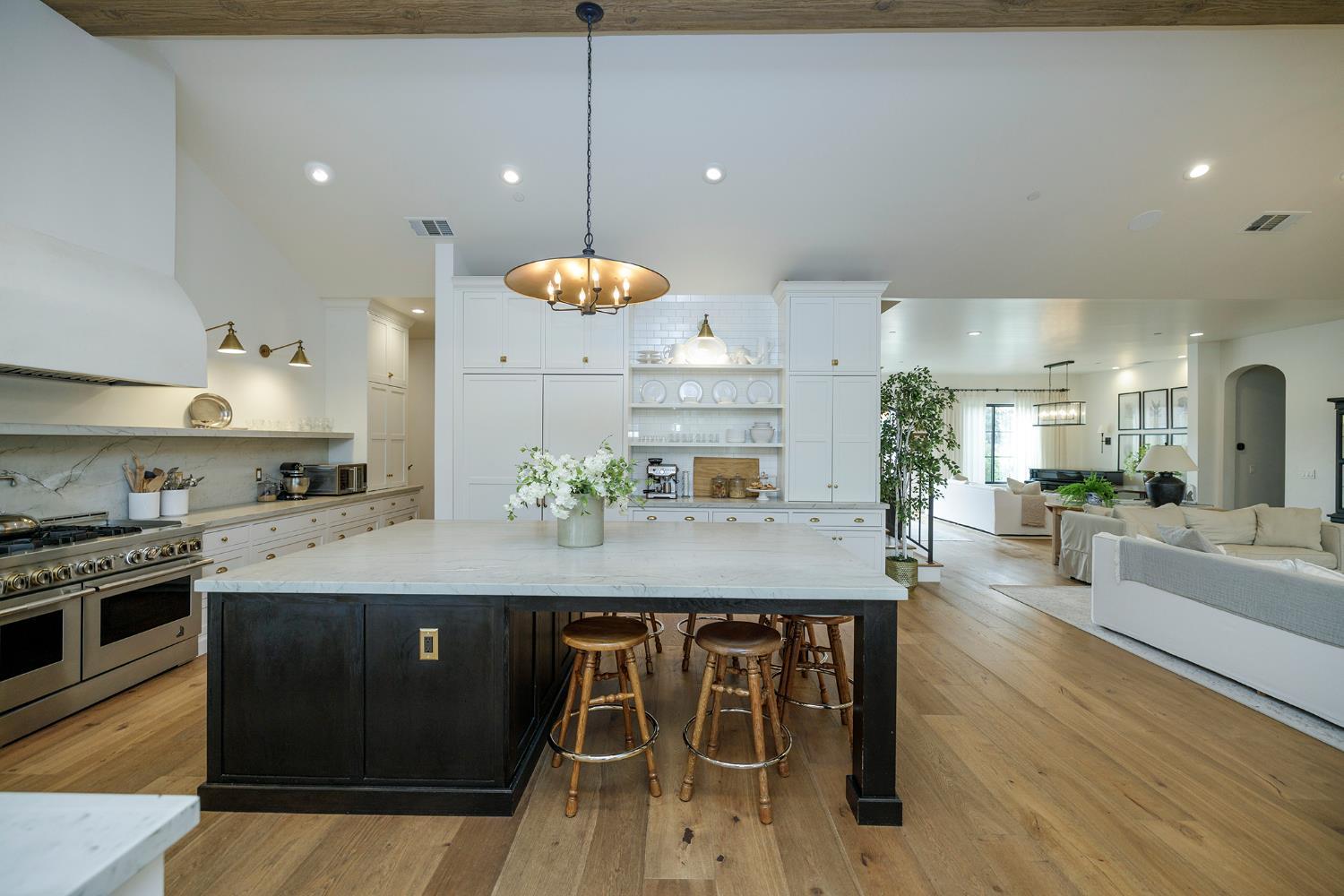 Turlock, California, 95382, United States, 5 Bedrooms Bedrooms, ,4 BathroomsBathrooms,Residential,For Sale,2002533