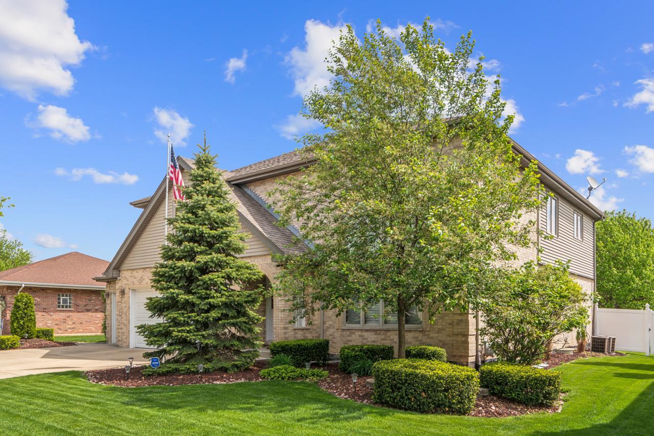17815 Iroquois, Tinley Park, Illinois, 60477, United States, 5 Bedrooms Bedrooms, ,4 BathroomsBathrooms,Residential,For Sale,17815 Iroquois,1635581