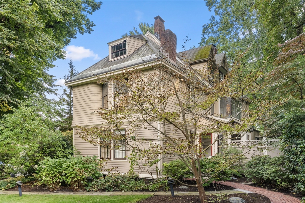 Cambridge, Massachusetts, 02138, United States, 6 Bedrooms Bedrooms, ,4 BathroomsBathrooms,Residential,For Sale,1957179