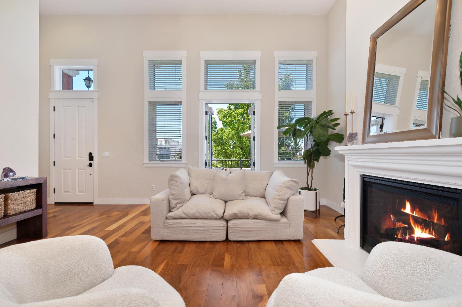 Sacramento, California, 95818, United States, 3 Bedrooms Bedrooms, ,3 BathroomsBathrooms,Residential,For Sale,1988052