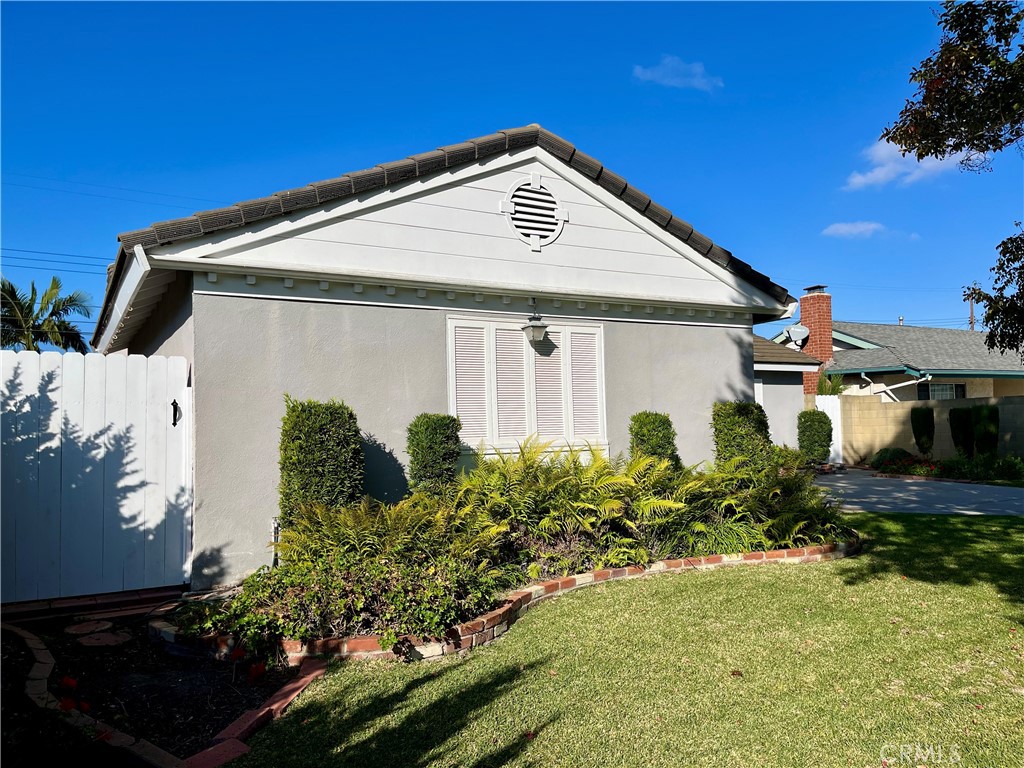 Huntington Beach, California, 92649, United States, 4 Bedrooms Bedrooms, ,2 BathroomsBathrooms,Residential,For Sale,1989631