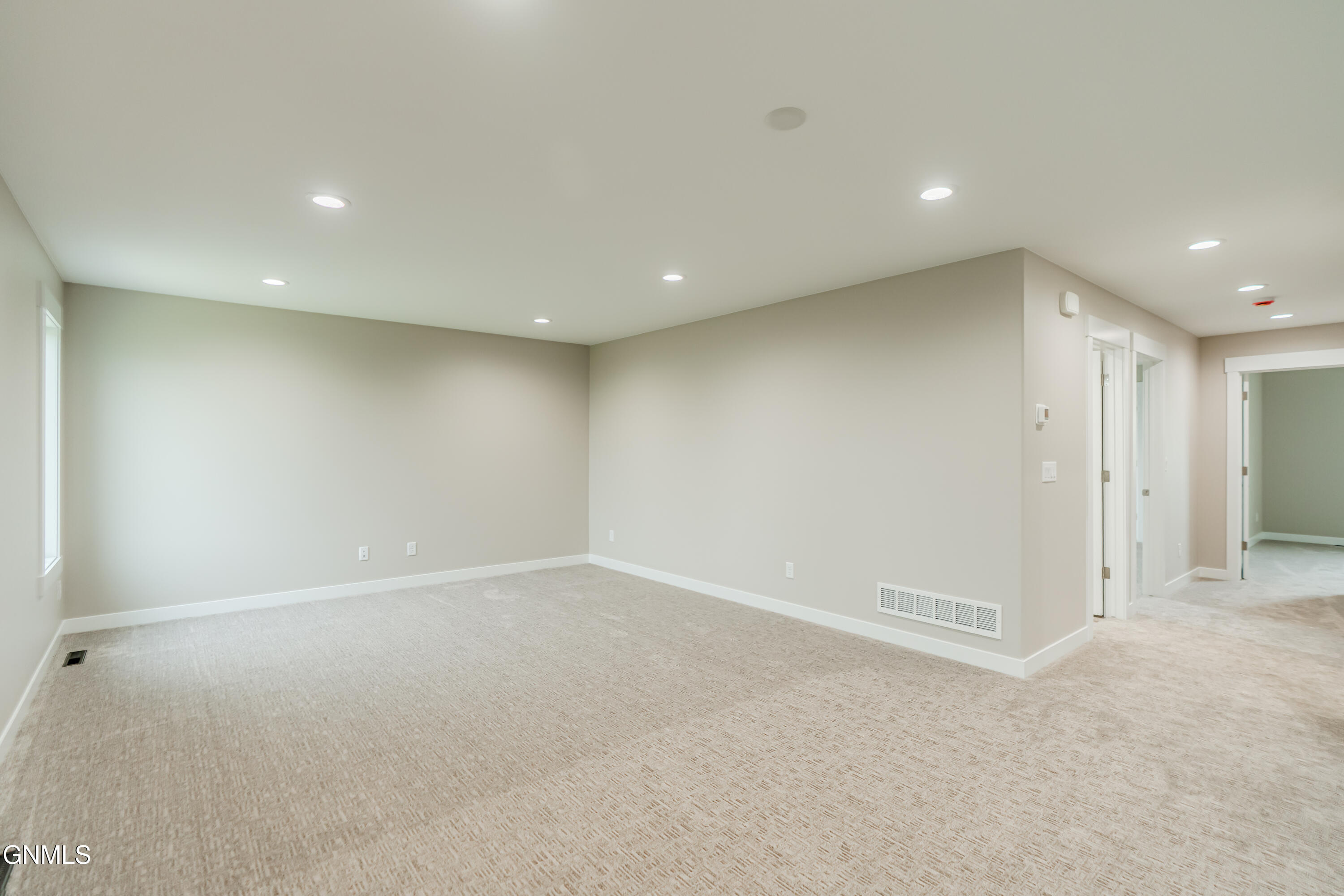 Bismarck, North Dakota, 58504, United States, 3 Bedrooms Bedrooms, ,3 BathroomsBathrooms,Residential,For Sale,1938012