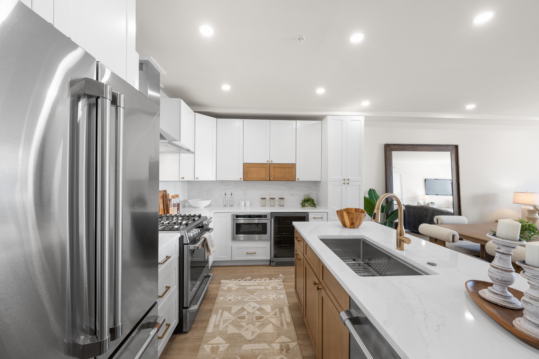  323 E Oak Avenue #202 - 物件實景