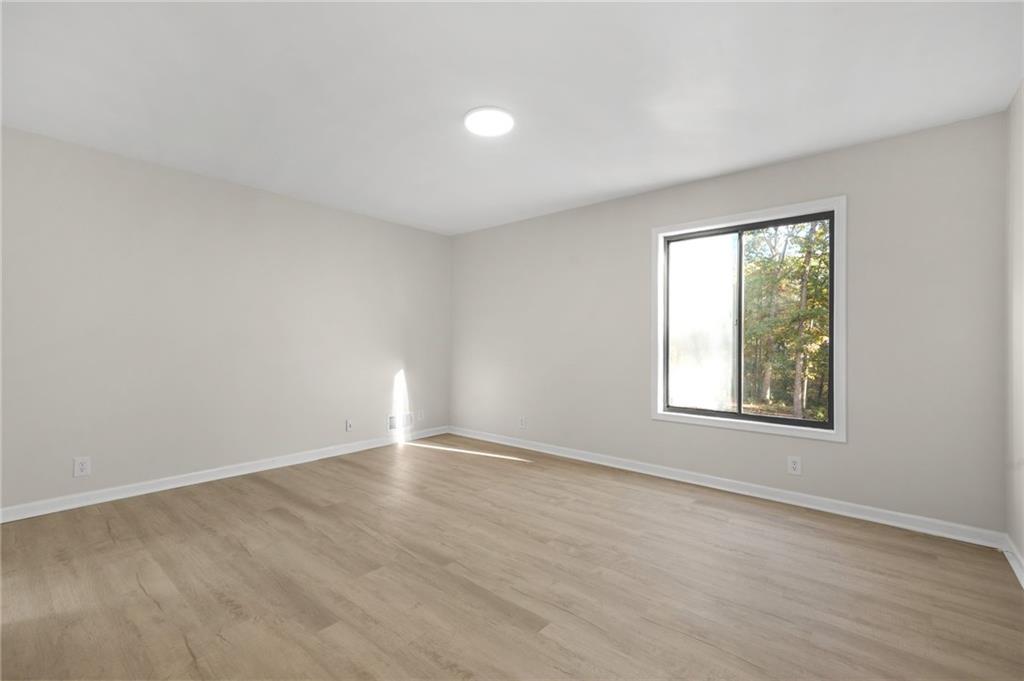 Snellville, Georgia, 30039, United States, 5 Bedrooms Bedrooms, ,4 BathroomsBathrooms,Residential,For Sale,1993862