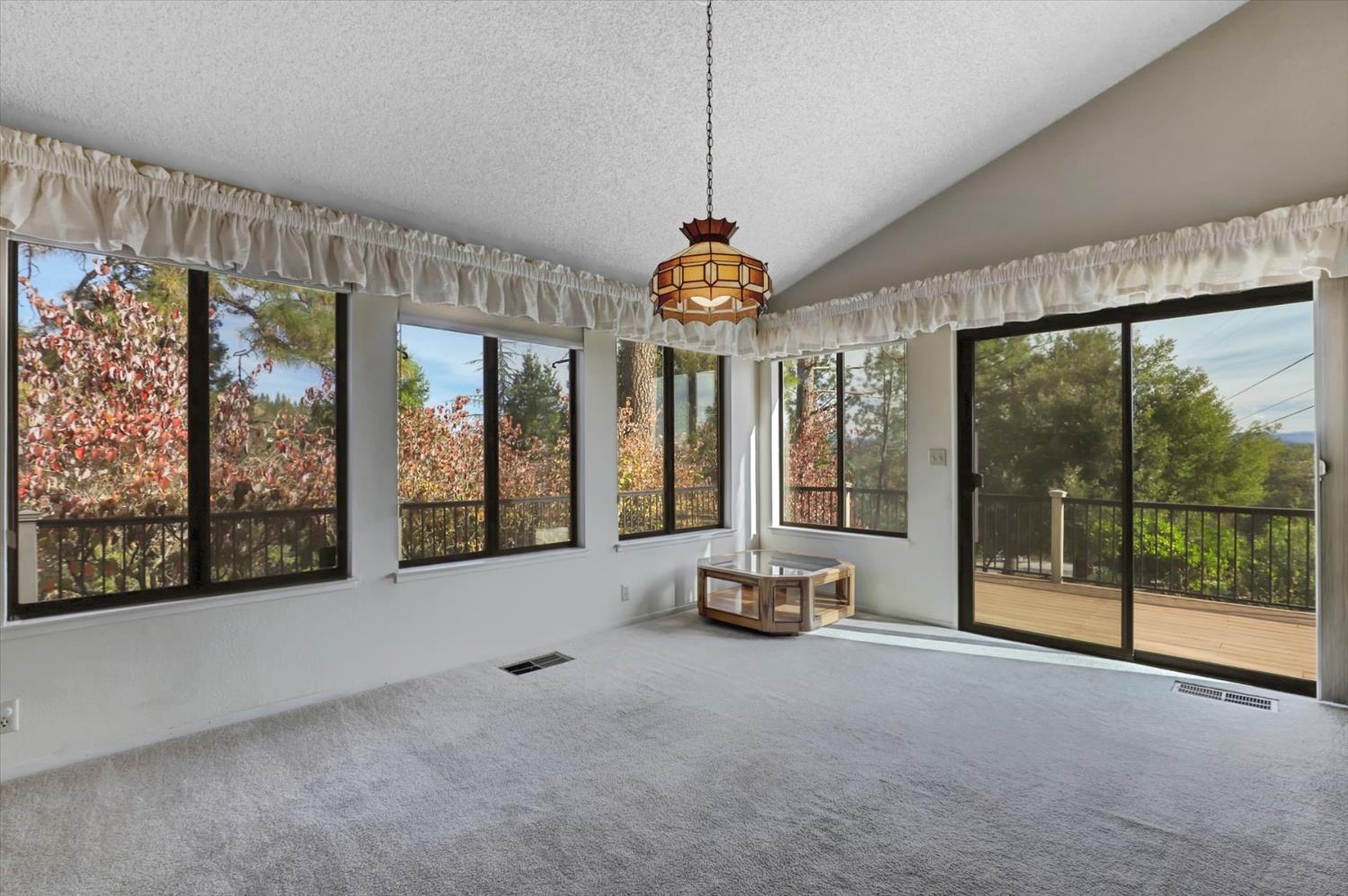 Grass Valley, California, 95949, United States, 3 Bedrooms Bedrooms, ,3 BathroomsBathrooms,Residential,For Sale,1990483