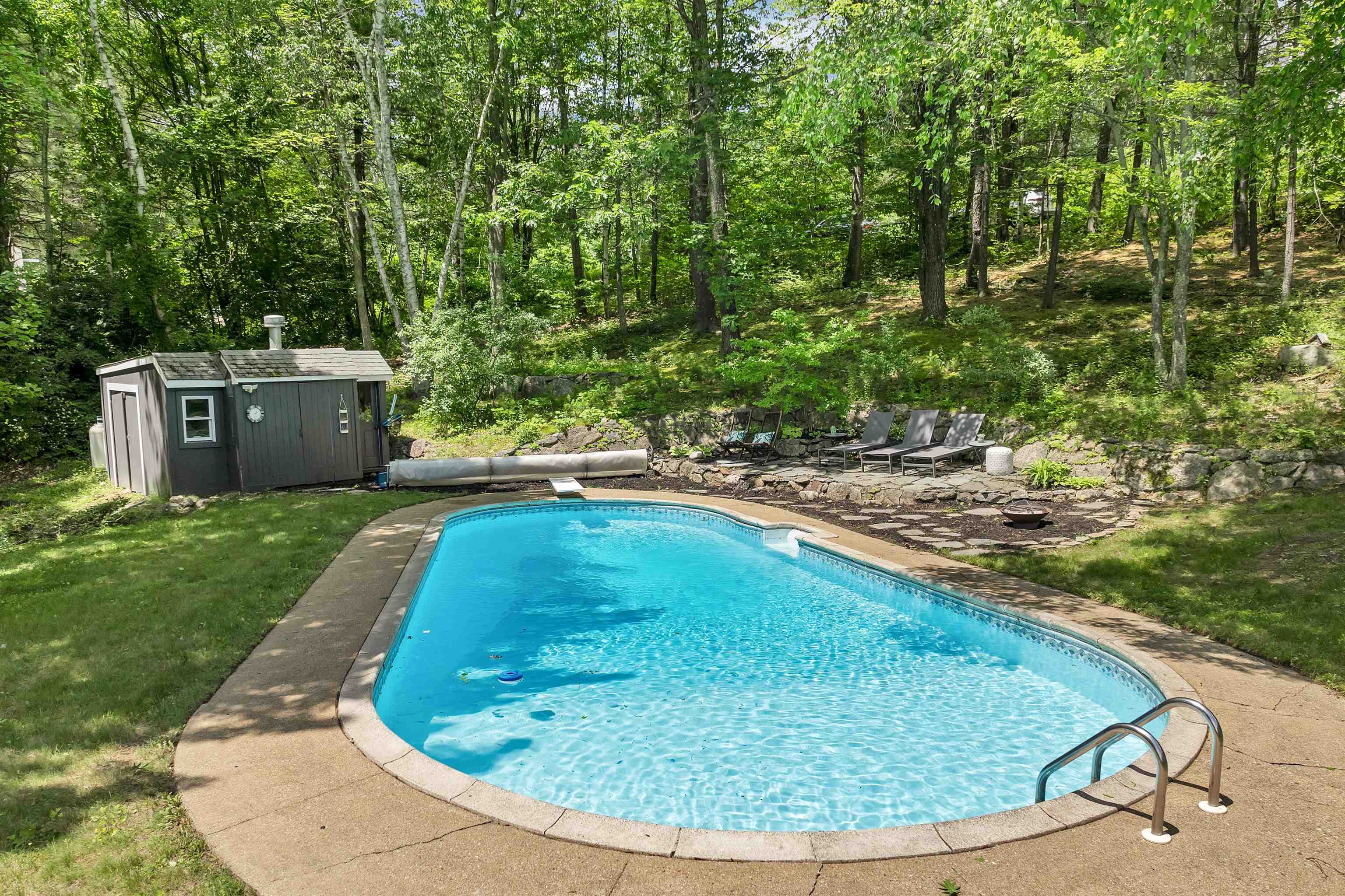 Meredith, New Hampshire, 03253, United States, 3 Bedrooms Bedrooms, ,2 BathroomsBathrooms,Residential,For Sale,1901230