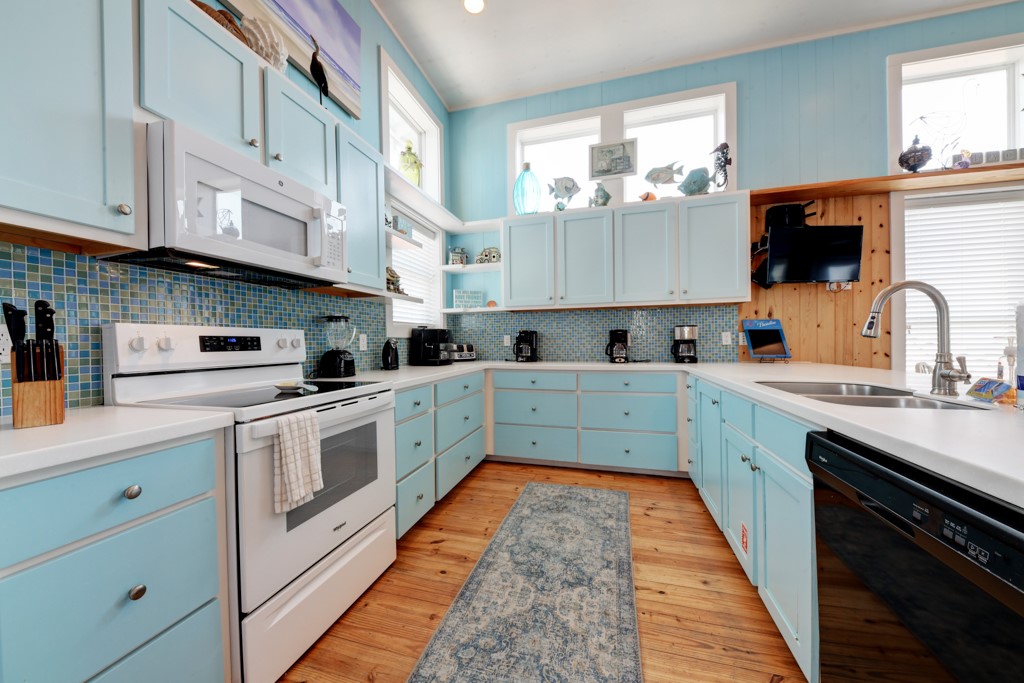 Port Aransas, Texas, 78373, United States, 4 Bedrooms Bedrooms, ,4 BathroomsBathrooms,Residential,For Sale,1837341