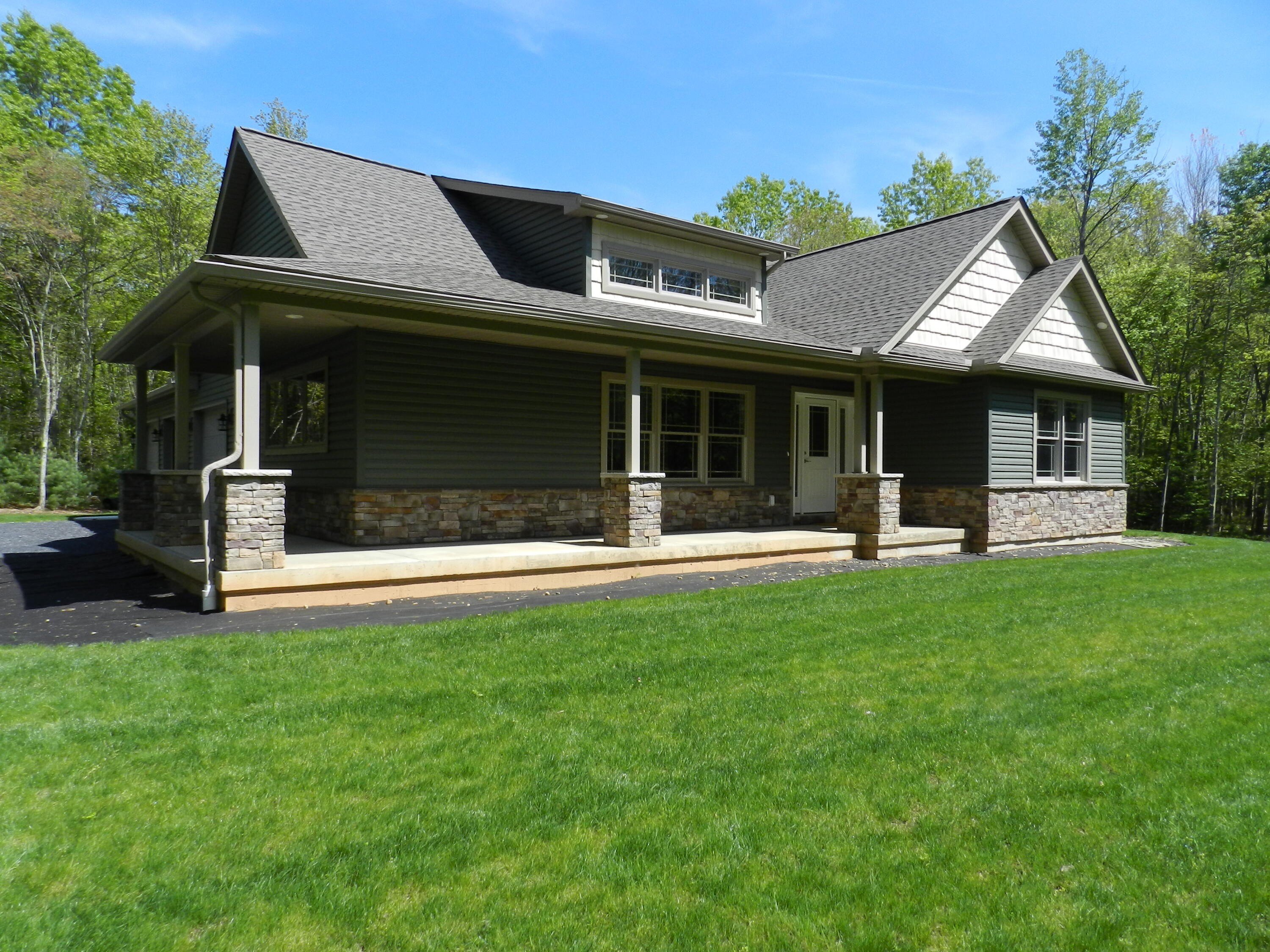 Kunkletown, Pennsylvania, 18058, United States, 3 Bedrooms Bedrooms, ,2 BathroomsBathrooms,Residential,For Sale,1896386