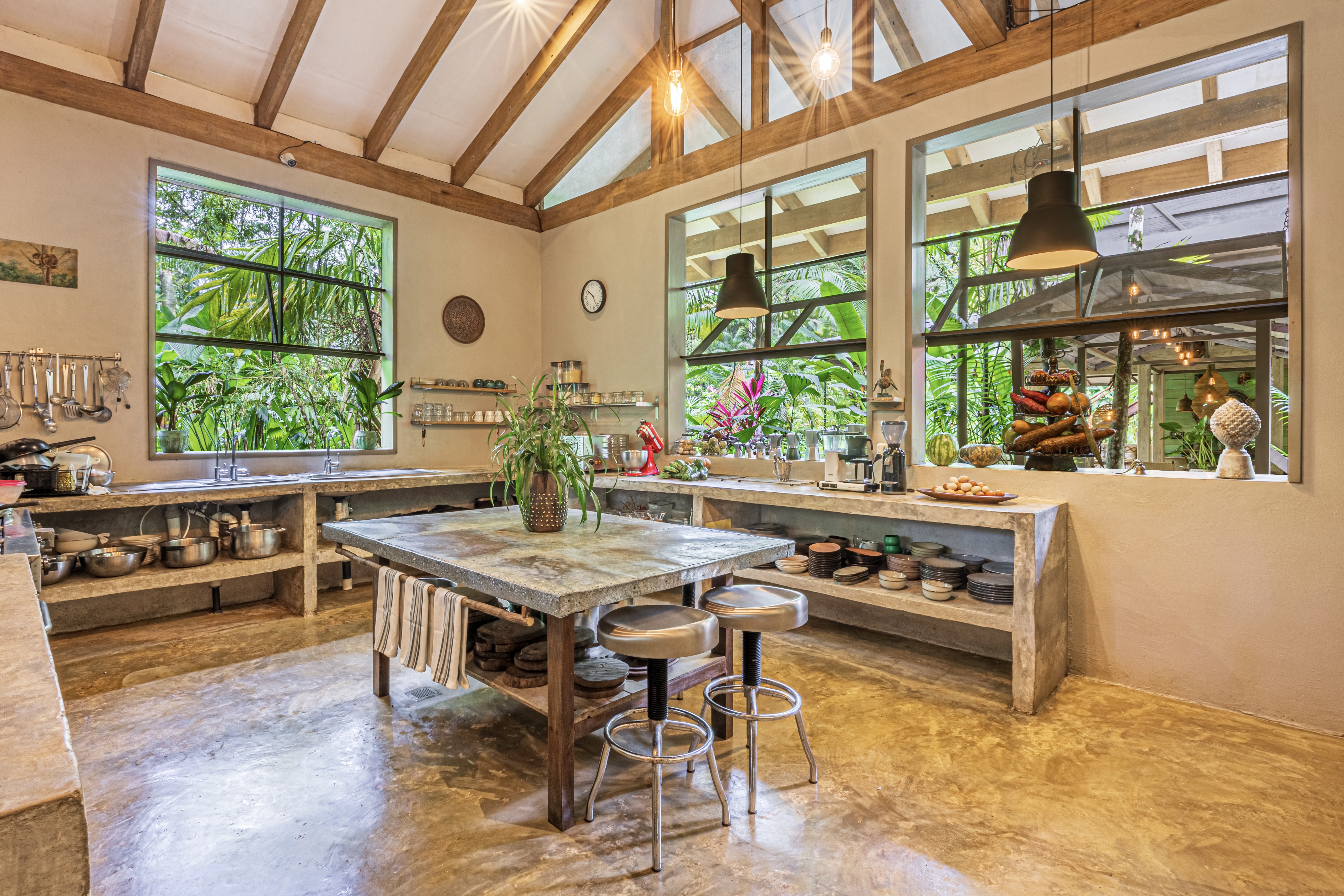 Golfito, Puntarenas, CR, 15 Bedrooms Bedrooms, ,13 BathroomsBathrooms,Residential,For Sale,1903279