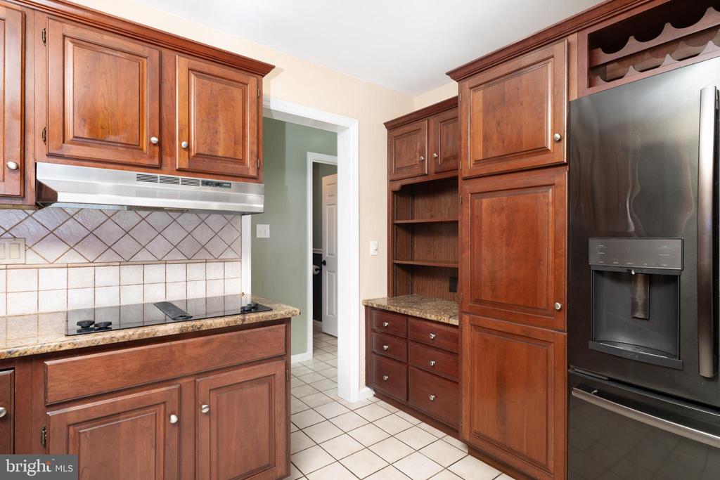 Reading, Pennsylvania, 19607, United States, 4 Bedrooms Bedrooms, ,4 BathroomsBathrooms,Residential,For Sale,1951295