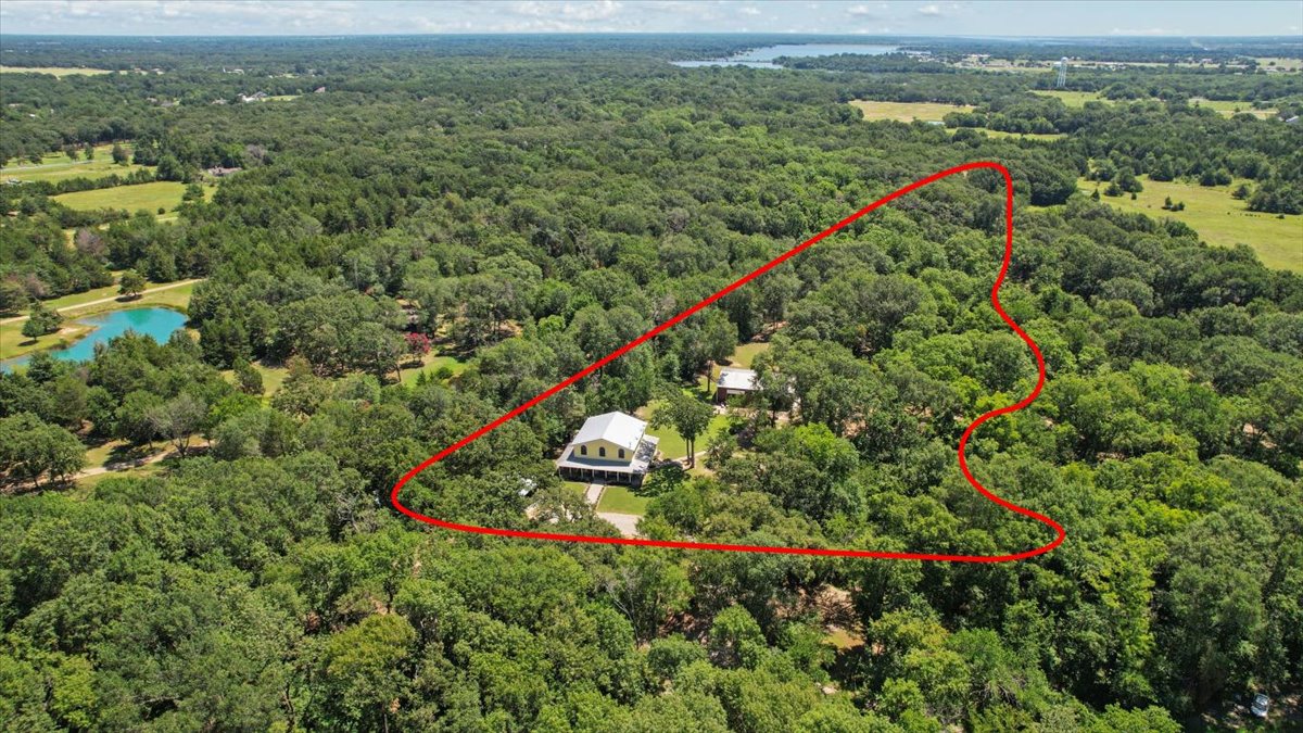 Bonham, Texas, 75418, United States, 6 Bedrooms Bedrooms, ,3 BathroomsBathrooms,Residential,For Sale,1983606