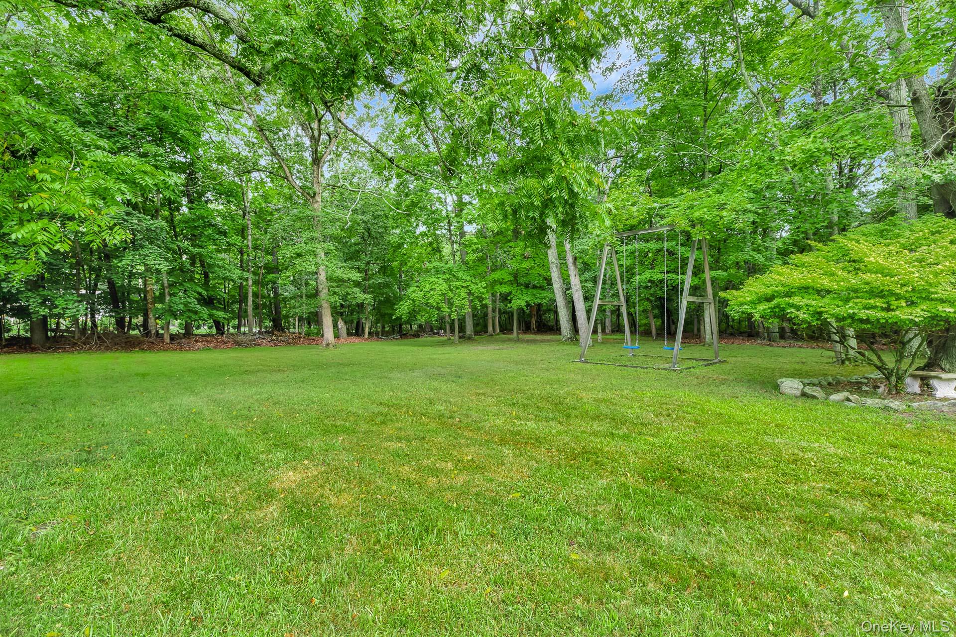 Manorville, New York, 11949, United States, 4 Bedrooms Bedrooms, ,2 BathroomsBathrooms,Residential,For Sale,1917125