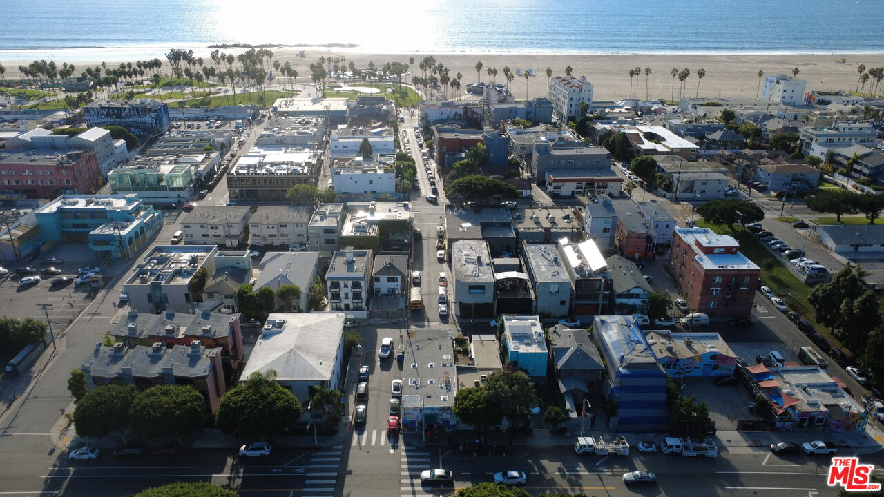 Venice, California, 90291, United States, 2 Bedrooms Bedrooms, ,2 BathroomsBathrooms,Residential,For Sale,1989635