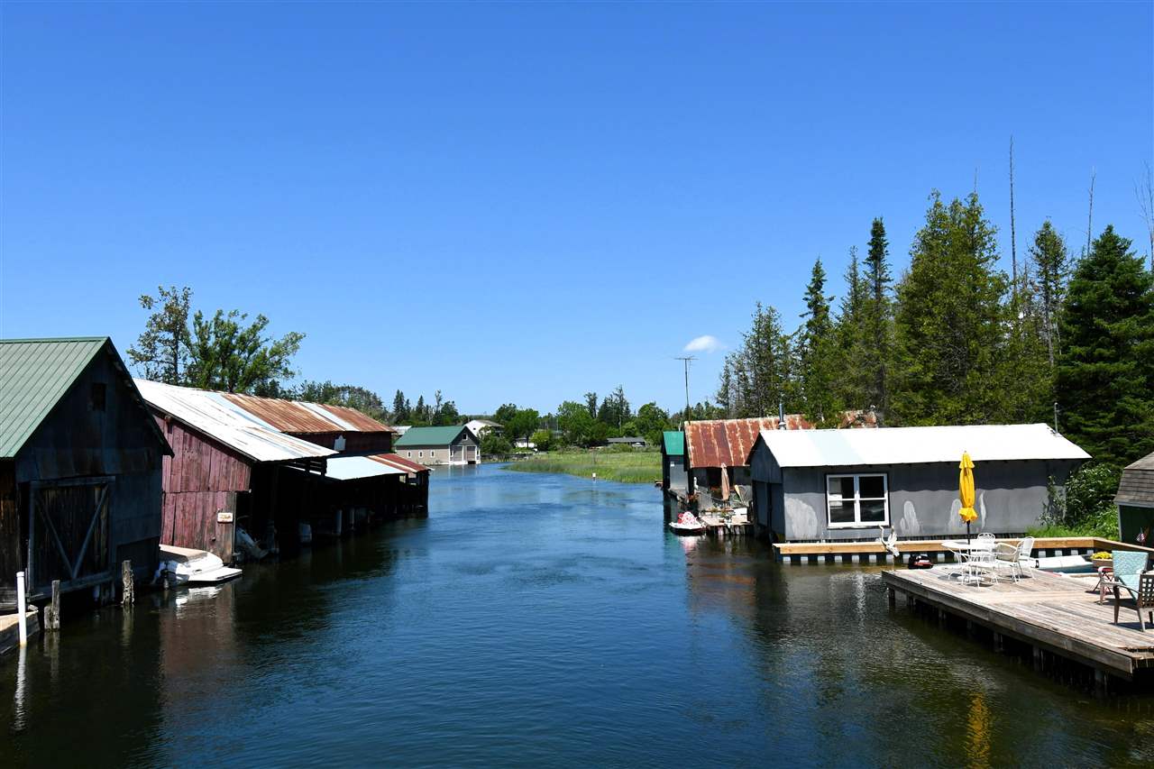 Alanson, Michigan, 49706, United States, 5 Bedrooms Bedrooms, ,3 BathroomsBathrooms,Residential,For Sale,1876087