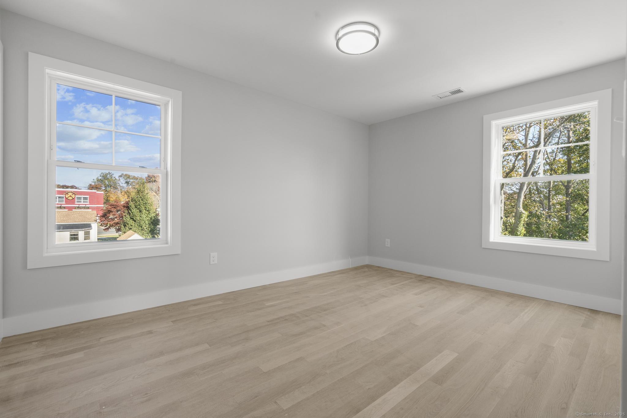 Milford, Connecticut, 06460, United States, 4 Bedrooms Bedrooms, ,4 BathroomsBathrooms,Residential,For Sale,1987652