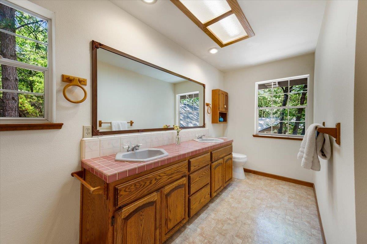 Grass Valley, California, 95949, United States, 3 Bedrooms Bedrooms, ,3 BathroomsBathrooms,Residential,For Sale,1958208