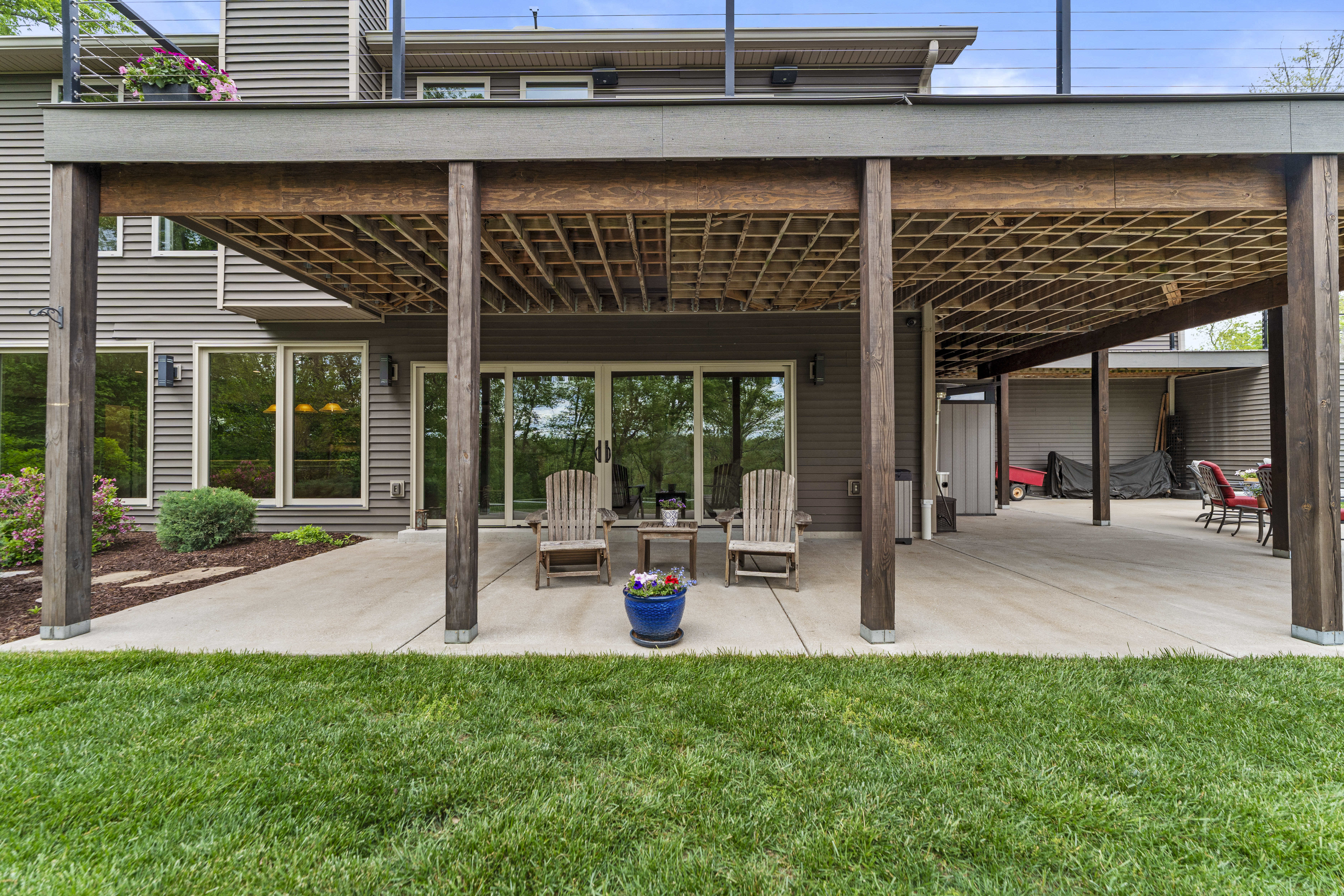  Discover unmatched luxury and versatility in this custom Craftsman-style estate - 物件實景