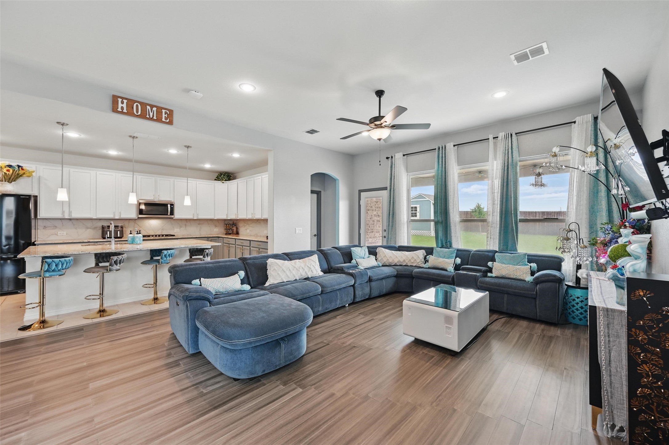 Fort Worth, Texas, 76052, United States, 4 Bedrooms Bedrooms, ,4 BathroomsBathrooms,Residential,For Sale,1980397