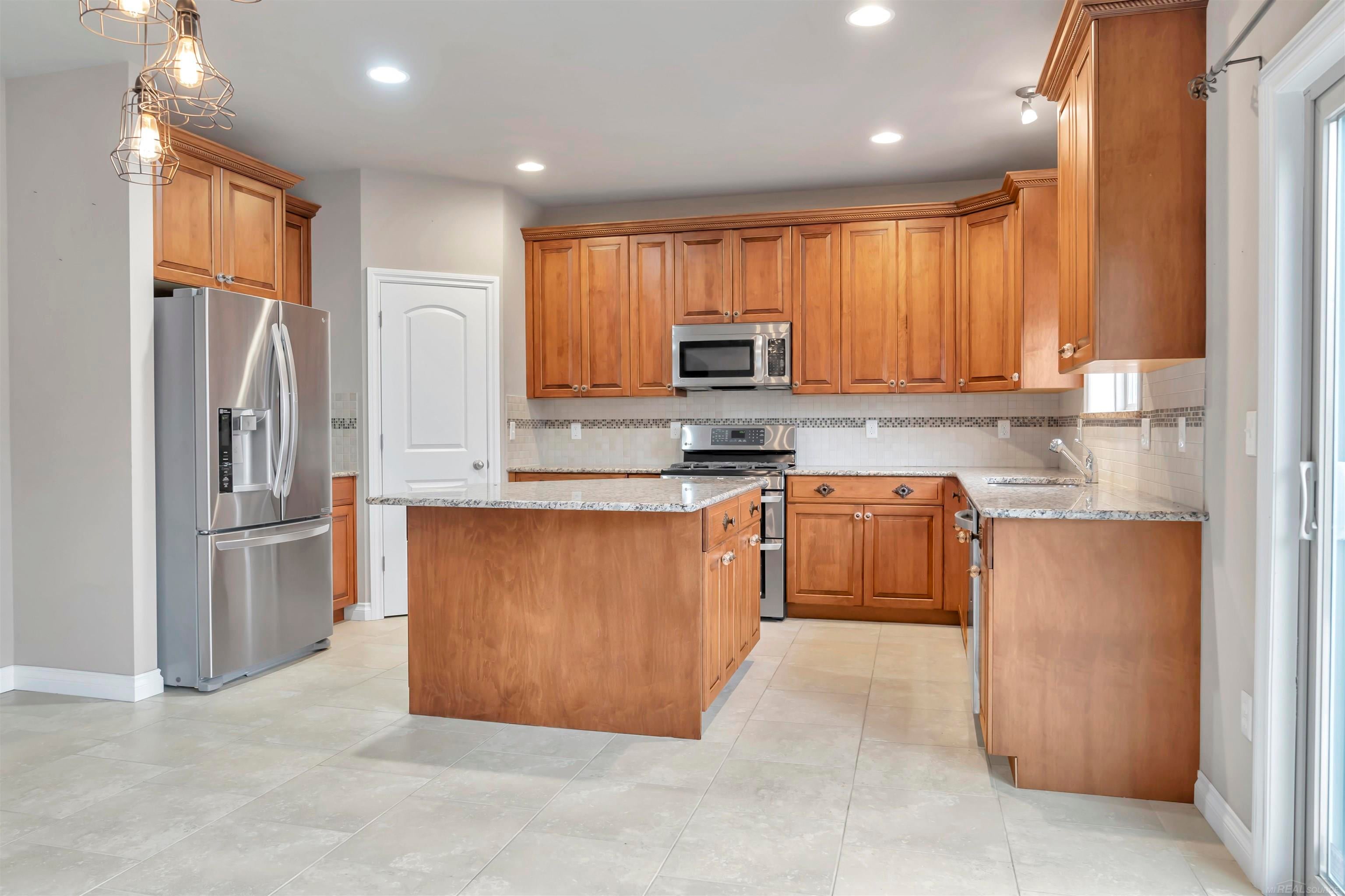 Macomb, Michigan, 48042, United States, 3 Bedrooms Bedrooms, ,3 BathroomsBathrooms,Residential,For Sale,2002873