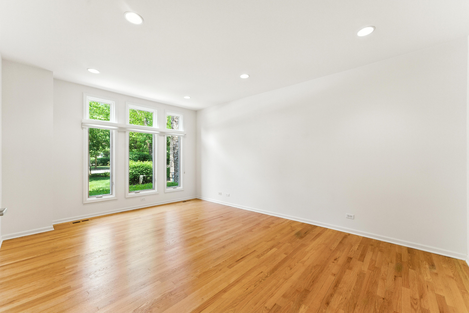 Highland Park, Illinois, 60035, United States, 4 Bedrooms Bedrooms, ,3 BathroomsBathrooms,Residential,For Sale,1912097