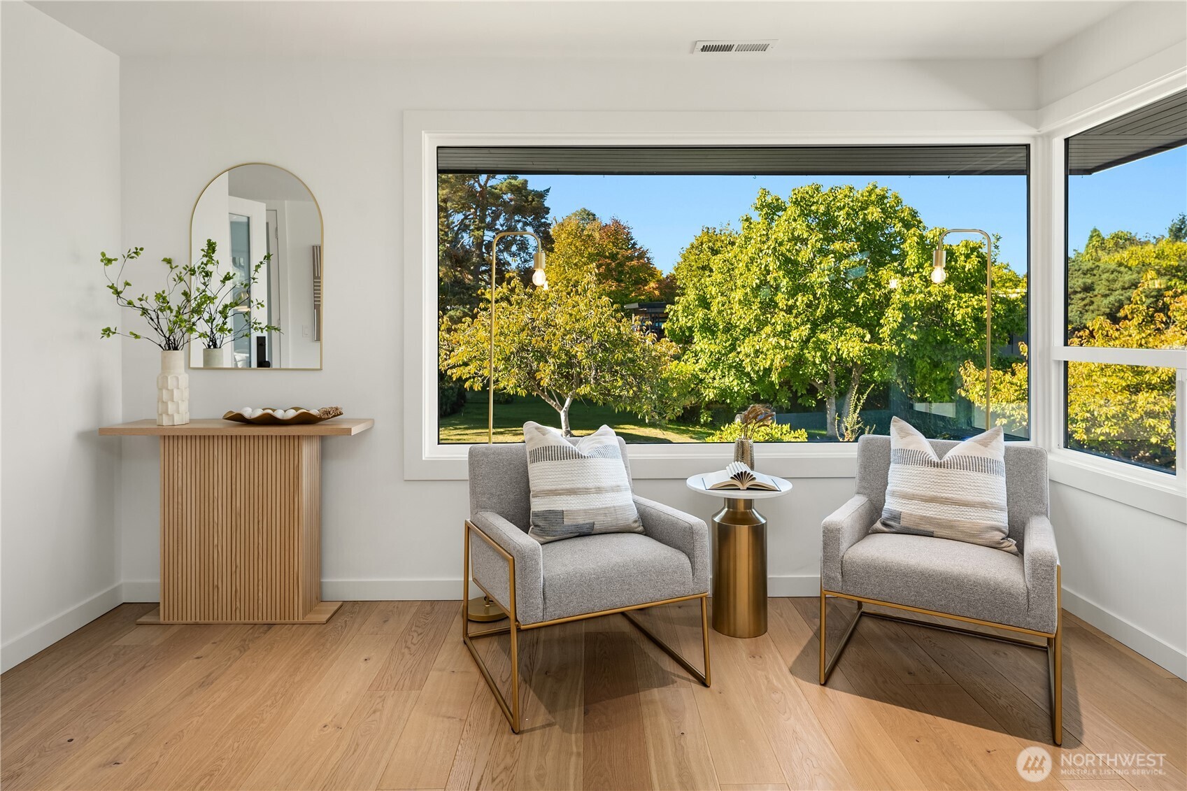 Seattle, Washington, 98177, United States, 4 Bedrooms Bedrooms, ,1 BathroomBathrooms,Residential,For Sale,1988079