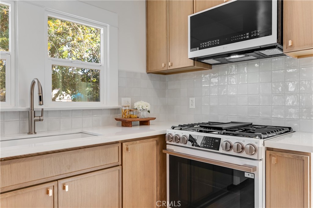 Pasadena, California, 91104, United States, 3 Bedrooms Bedrooms, ,1 BathroomBathrooms,Residential,For Sale,2005732