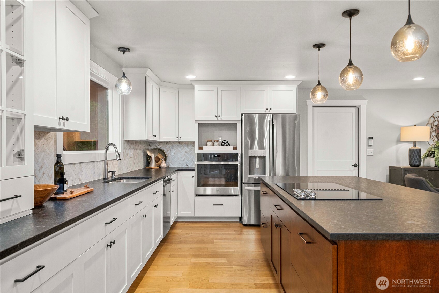 Federal Way, Washington, 98003, United States, 4 Bedrooms Bedrooms, ,2 BathroomsBathrooms,Residential,For Sale,1924740