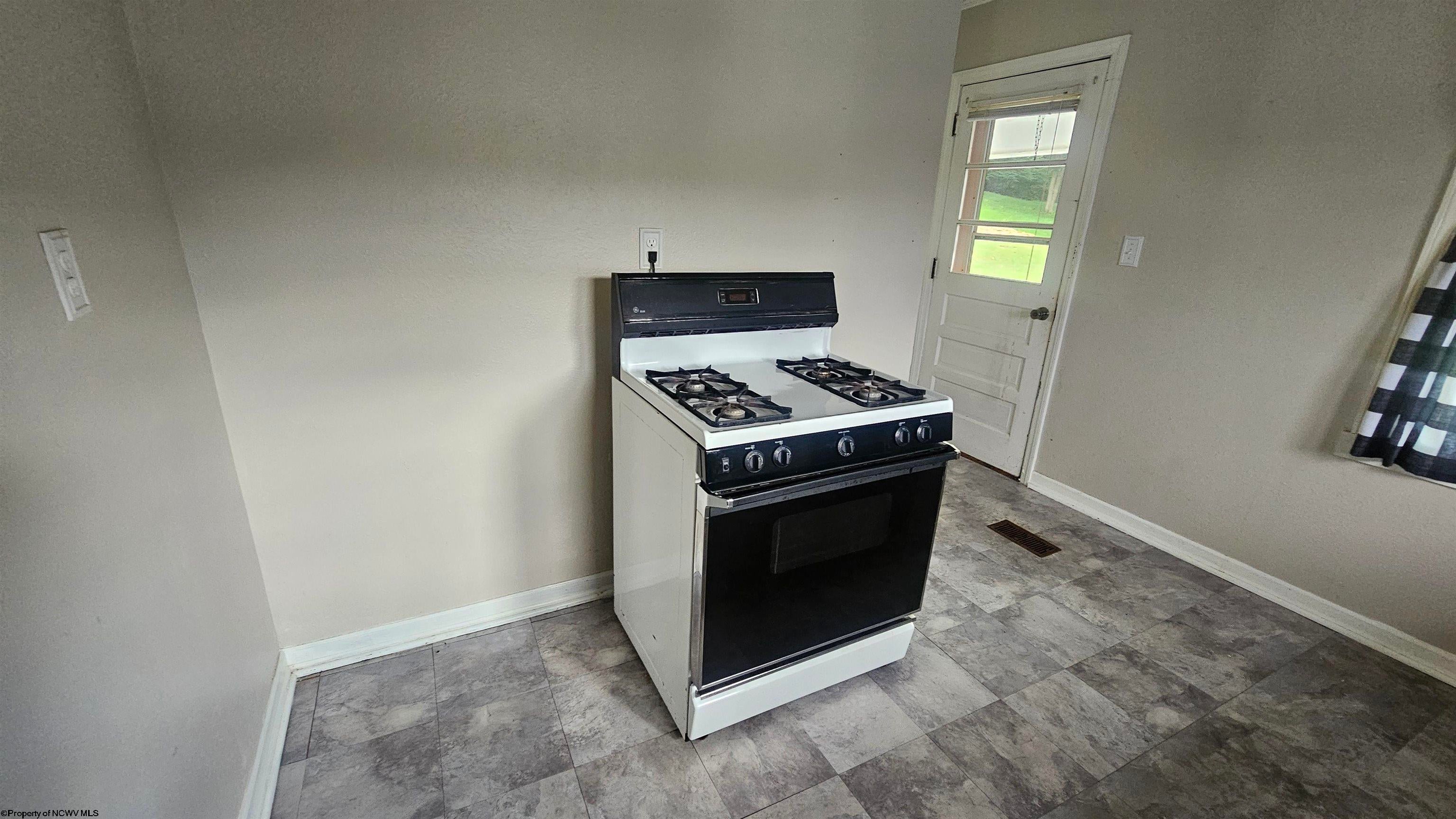 Monroe Ave, Weston, WV 26452