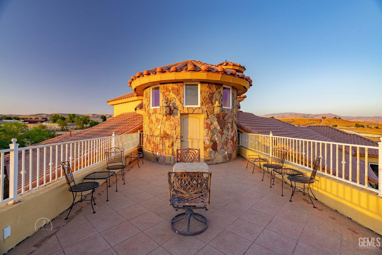 Bakersfield, California, 93308, United States, 4 Bedrooms Bedrooms, ,5 BathroomsBathrooms,Residential,For Sale,1992415