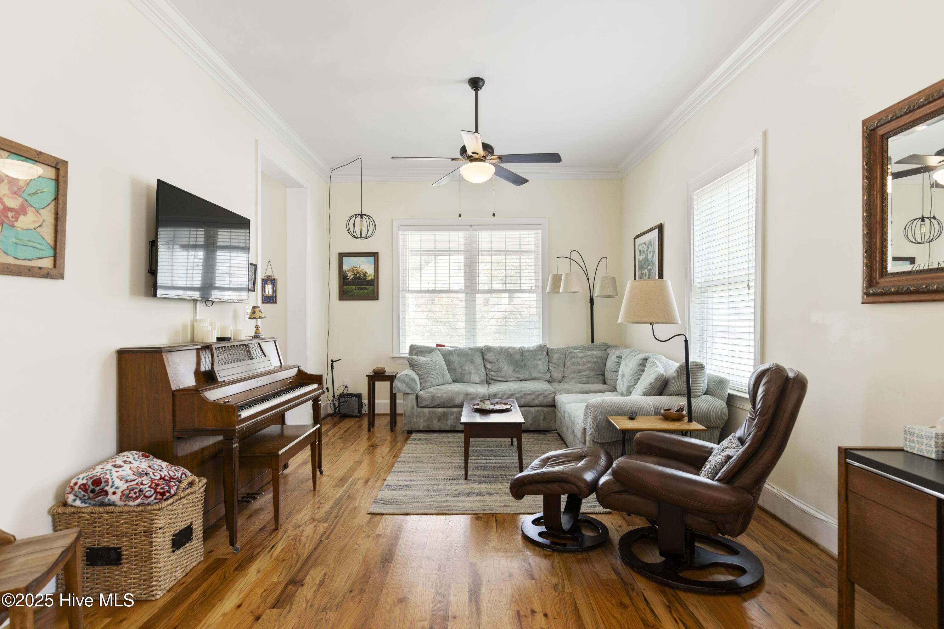 Wilmington, North Carolina, 28401, United States, 4 Bedrooms Bedrooms, ,3 BathroomsBathrooms,Residential,For Sale,1882857