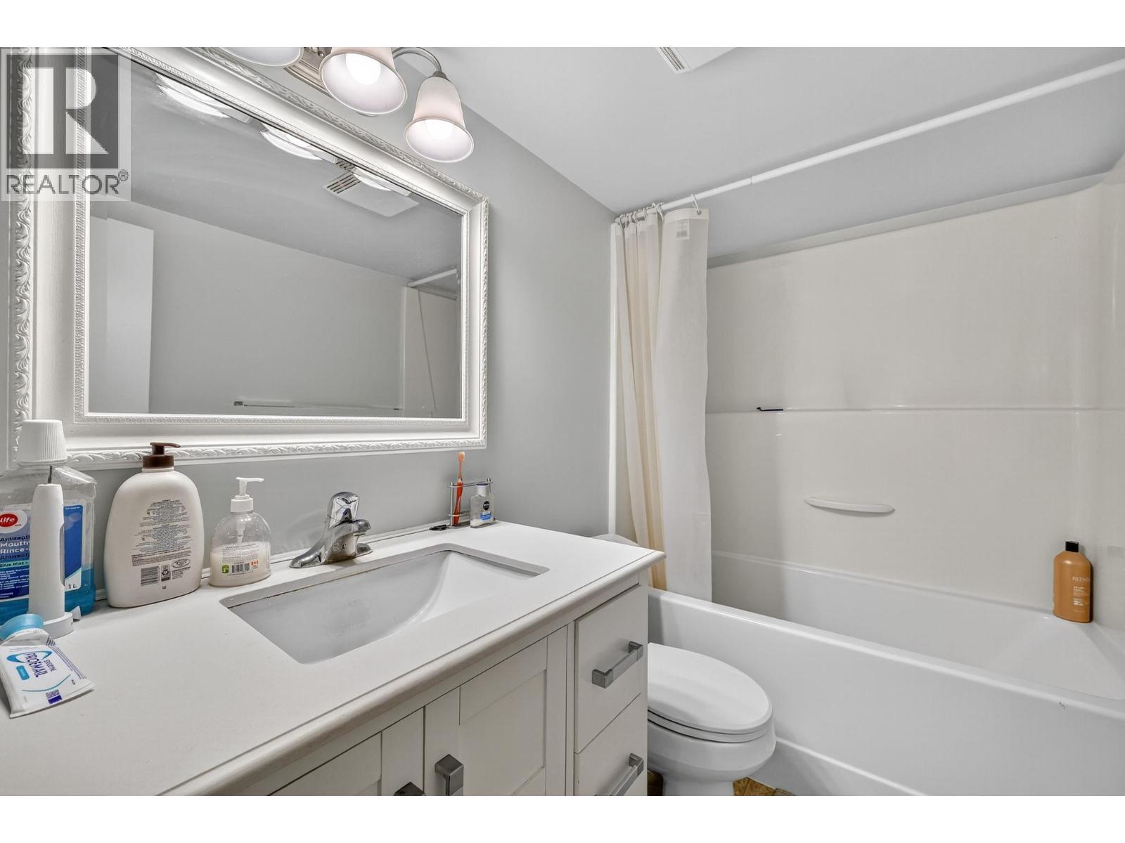 KELOWNA, British Columbia, V1X 1C4, CA, 5 Bedrooms Bedrooms, ,3 BathroomsBathrooms,Residential,For Sale,1948235