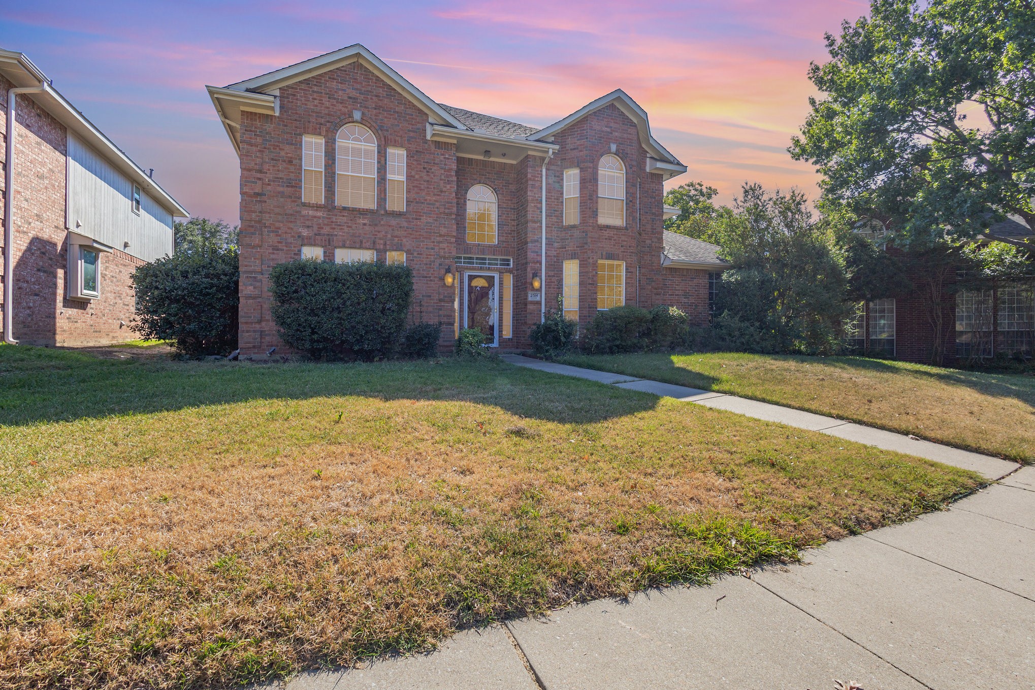 Carrollton, Texas, 75007, United States, 5 Bedrooms Bedrooms, ,3 BathroomsBathrooms,Residential,For Sale,1965546