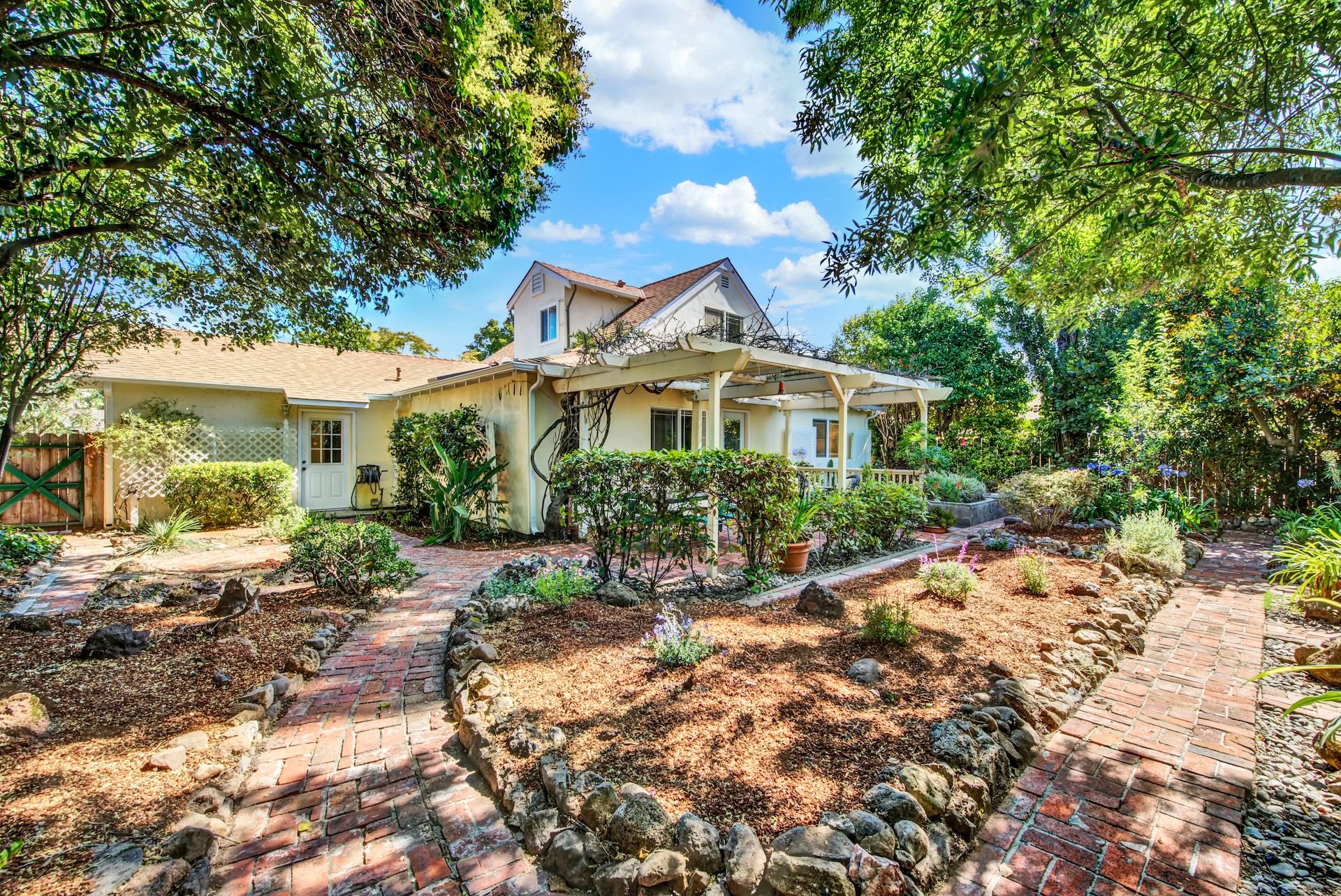  Not Your Average Coventry Manor Home - 物件實景