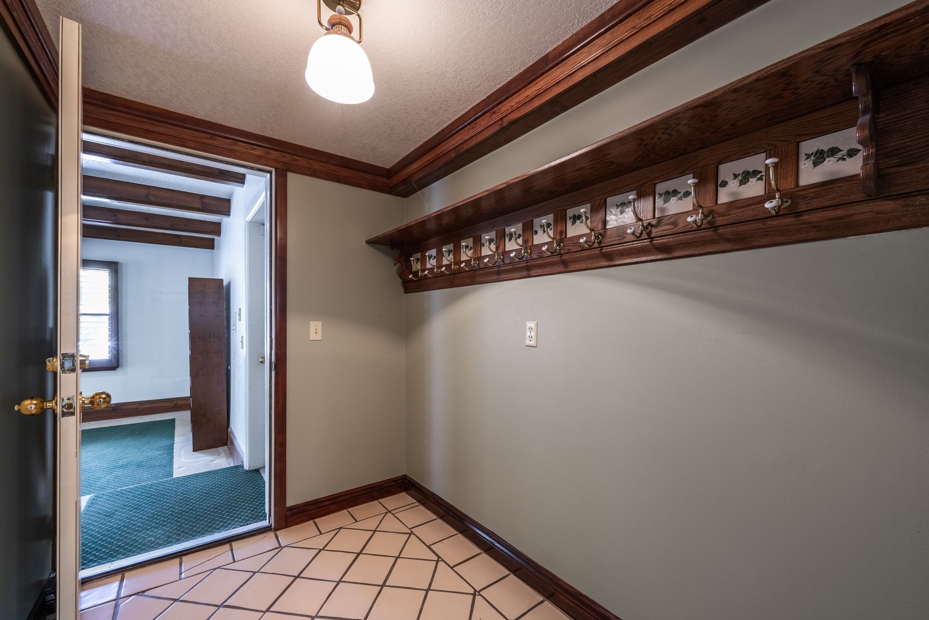  Timeless Holladay Opportunity Backing Cottonwood Club - 物件實景