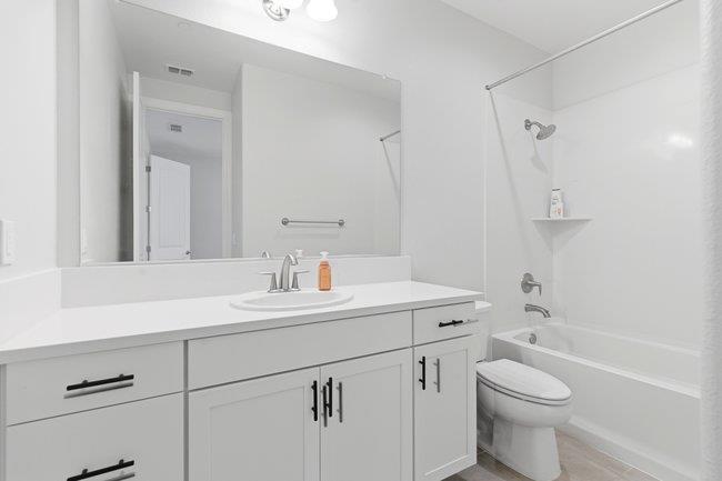 Hollister, California, 95023, United States, 5 Bedrooms Bedrooms, ,4 BathroomsBathrooms,Residential,For Sale,2032027