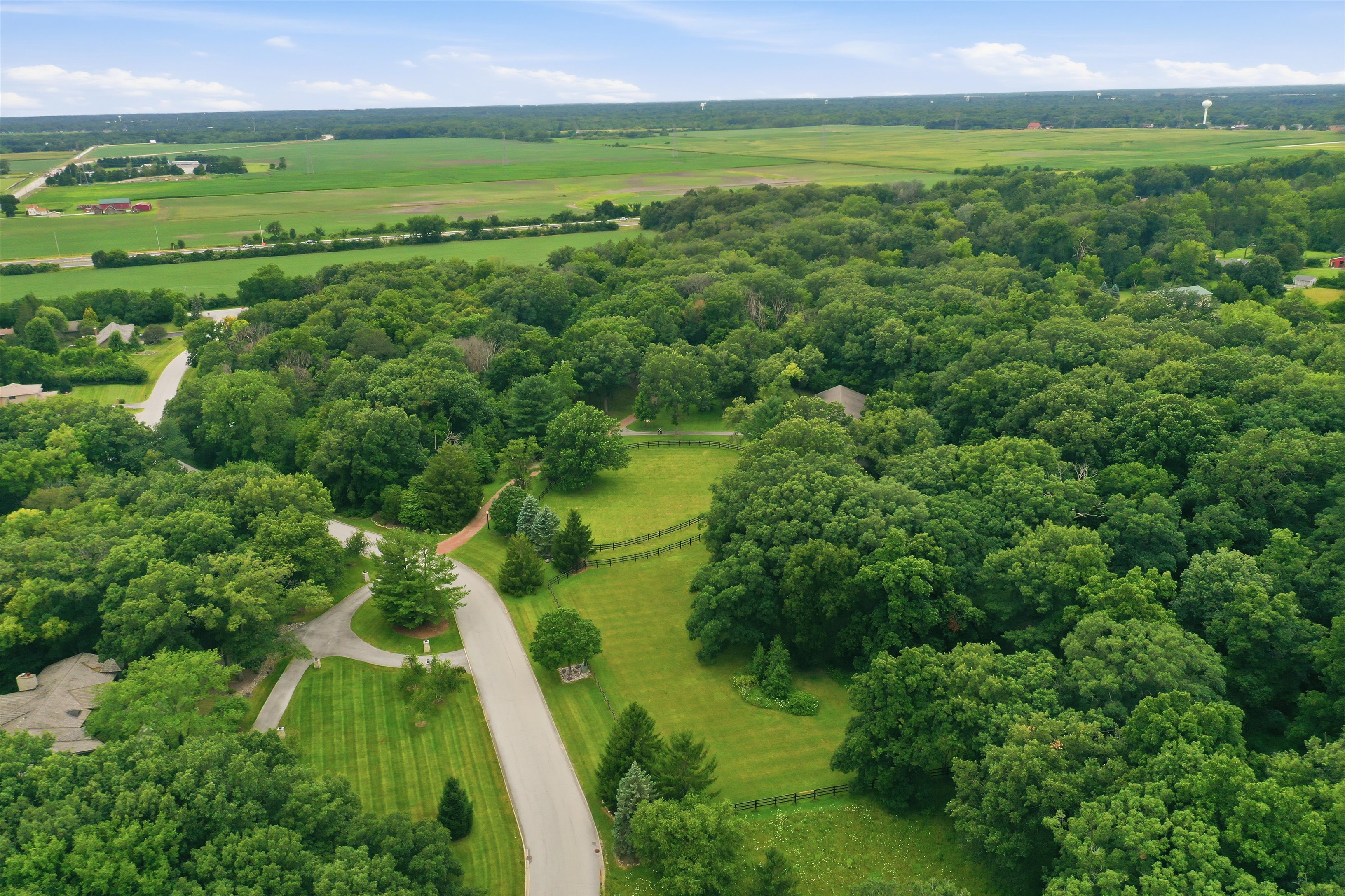  Private Country Estate Situated on Over Nine Acres of Beautiful Open Grounds - 物件實景